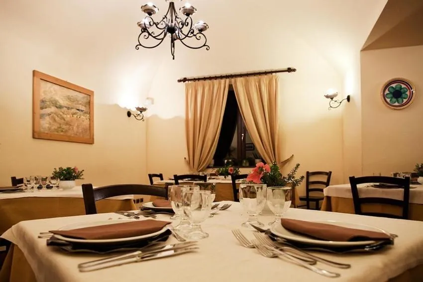 Restaurant/places to eat in La Terra Del Mezzo