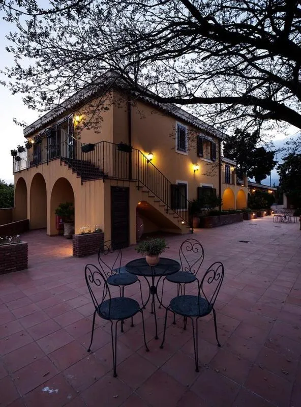 Facade/entrance in La Terra Del Mezzo