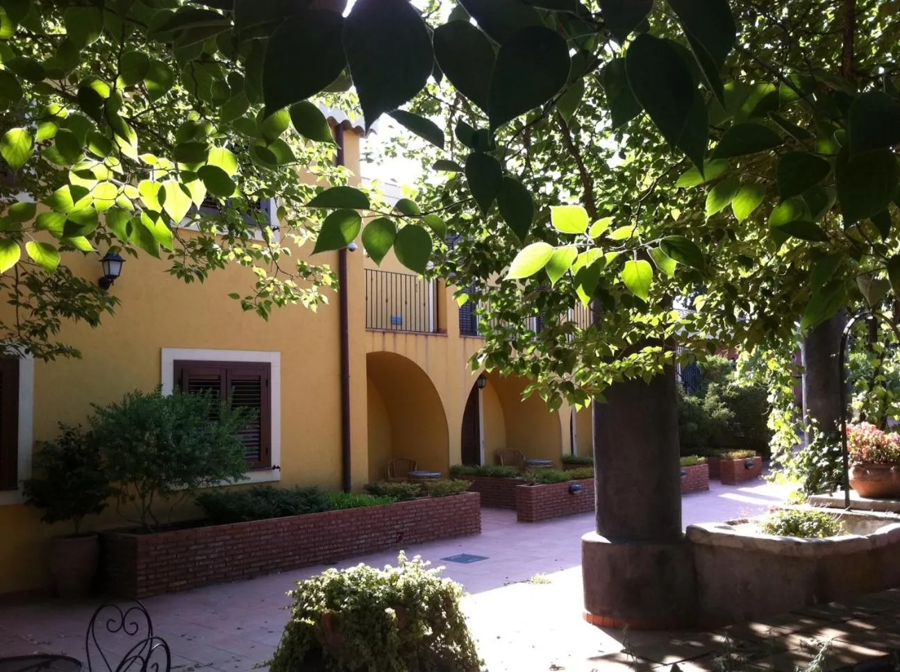 Facade/entrance in La Terra Del Mezzo