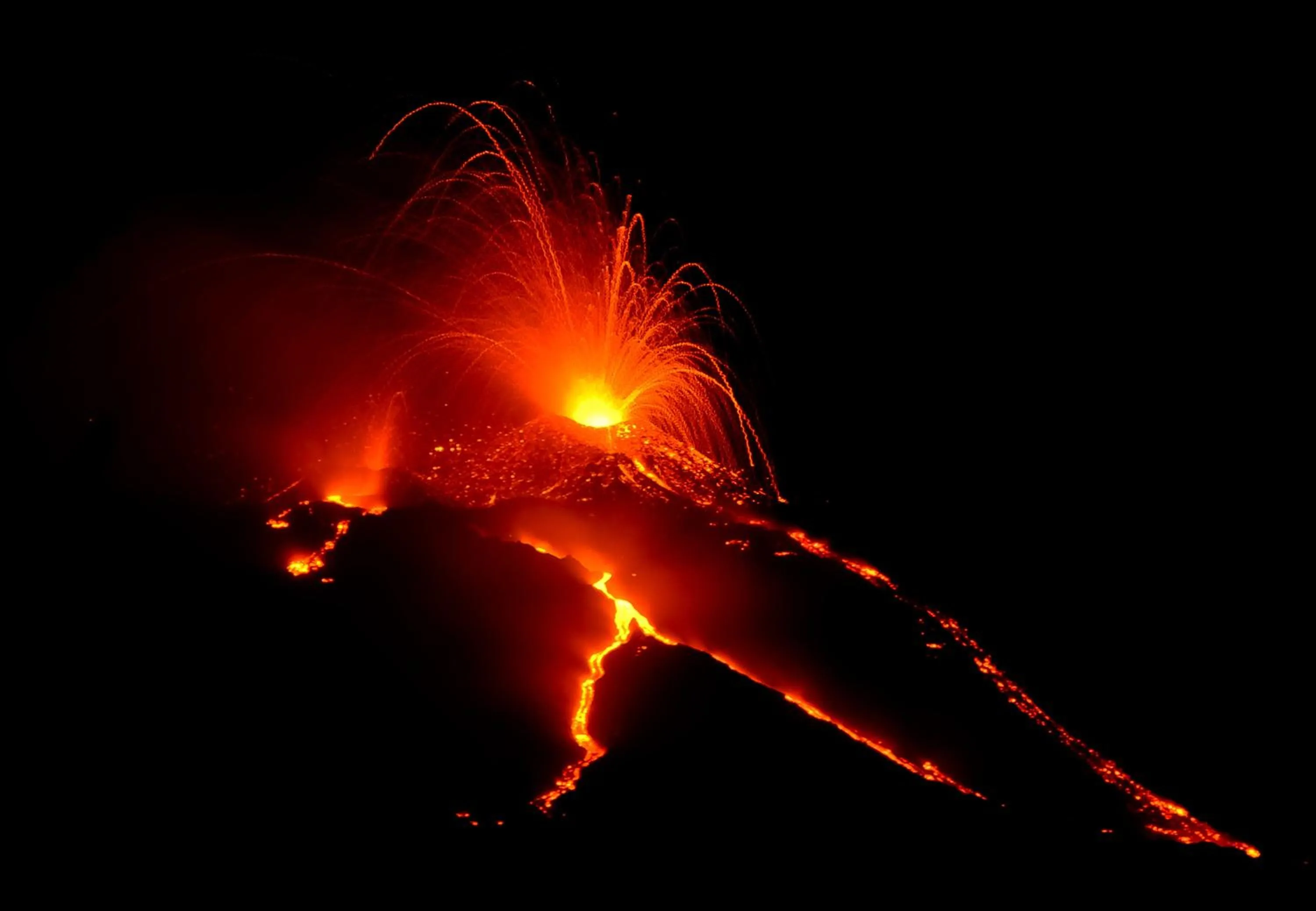 Night in La Terra Del Mezzo