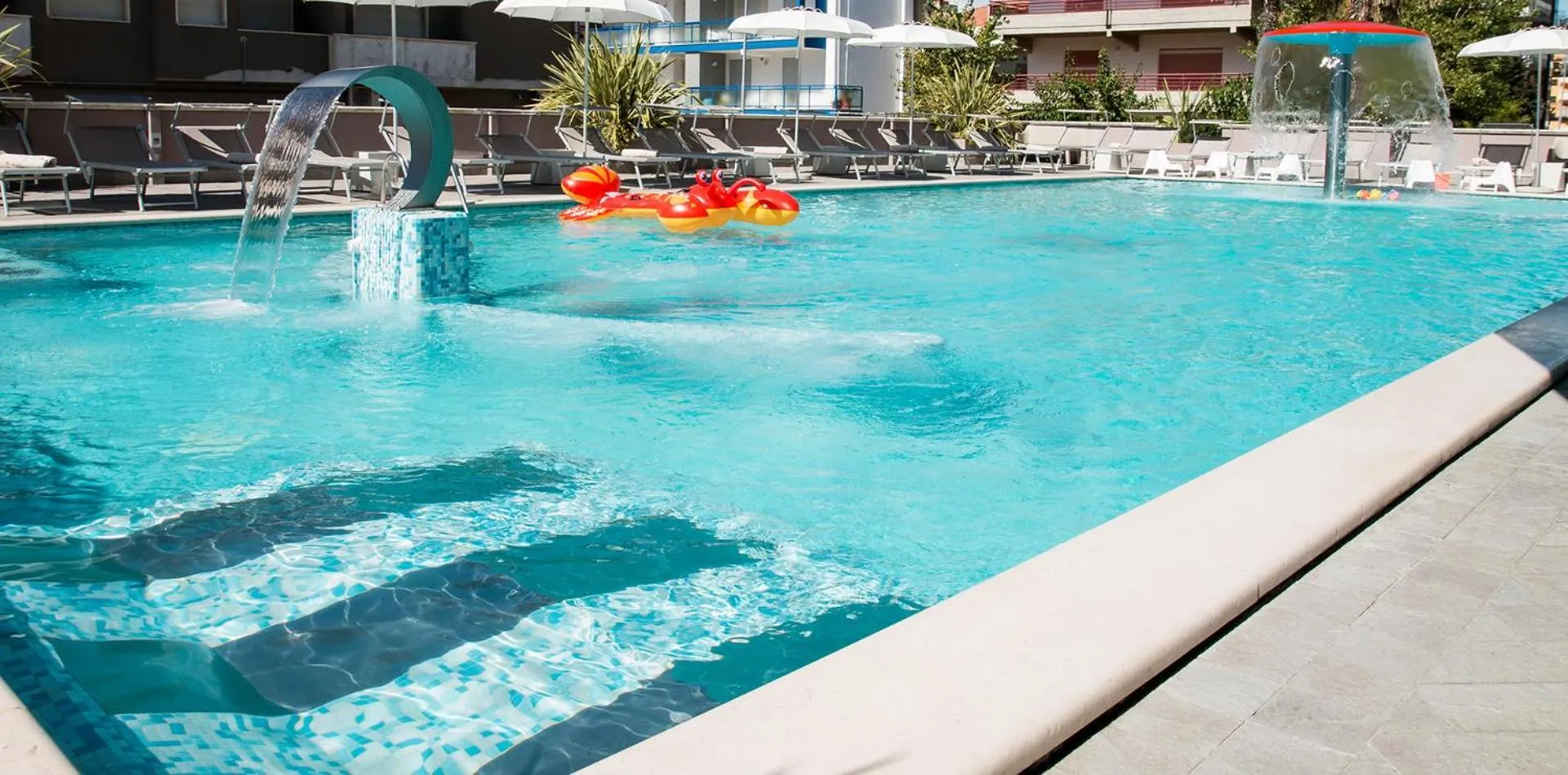 Swimming pool in Hotel Excelsior
