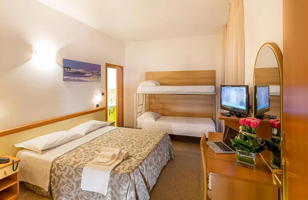 Photo of the whole room, Bed in Hotel Excelsior