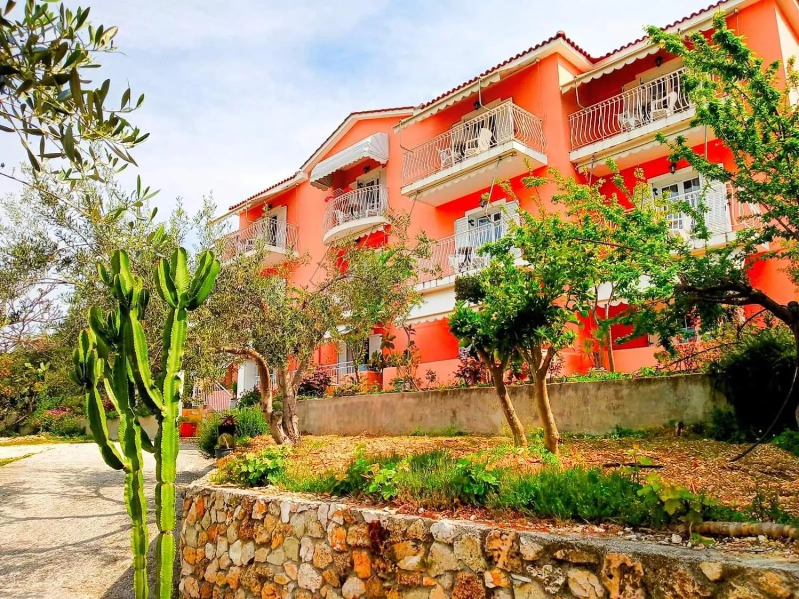 Property building in Oskars Studios & Apartments