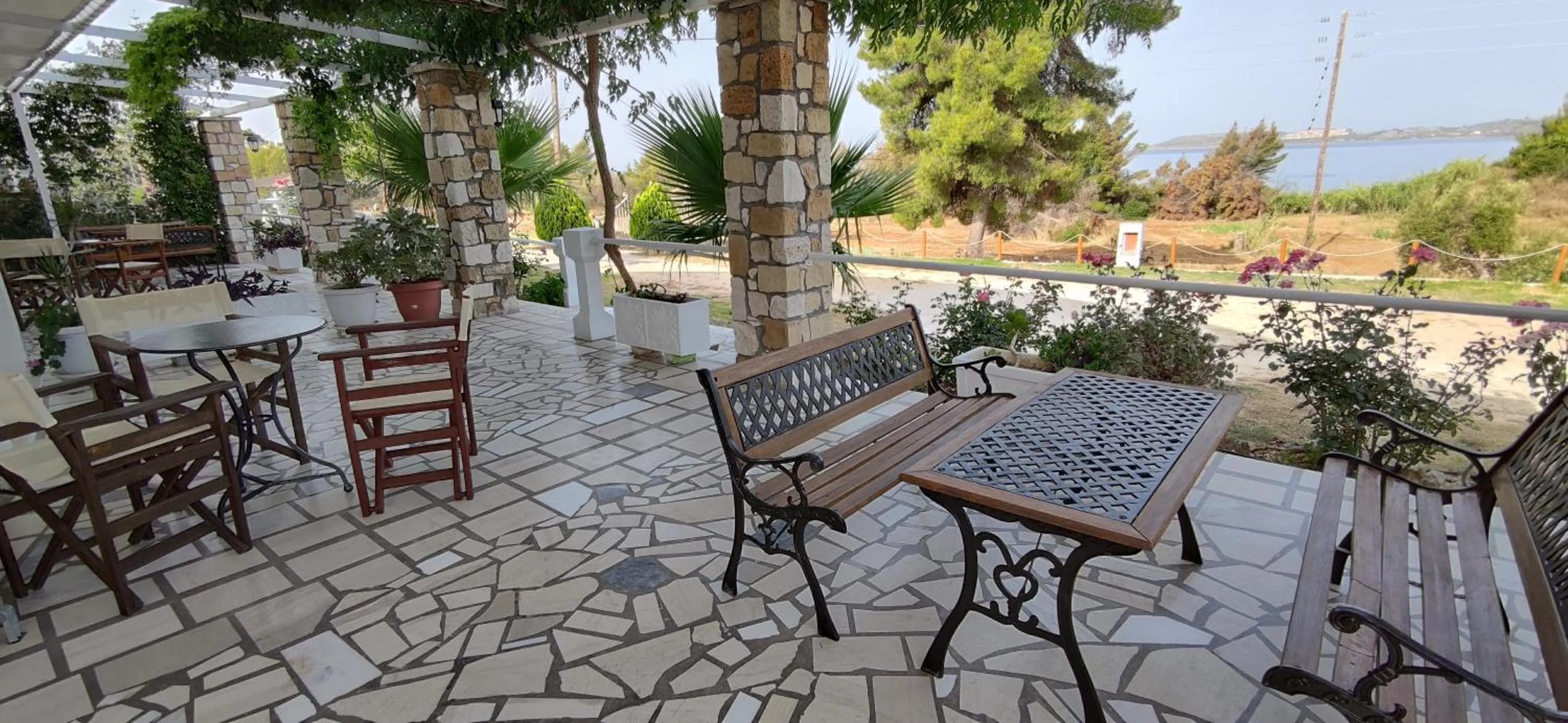 Patio in Oskars Studios & Apartments