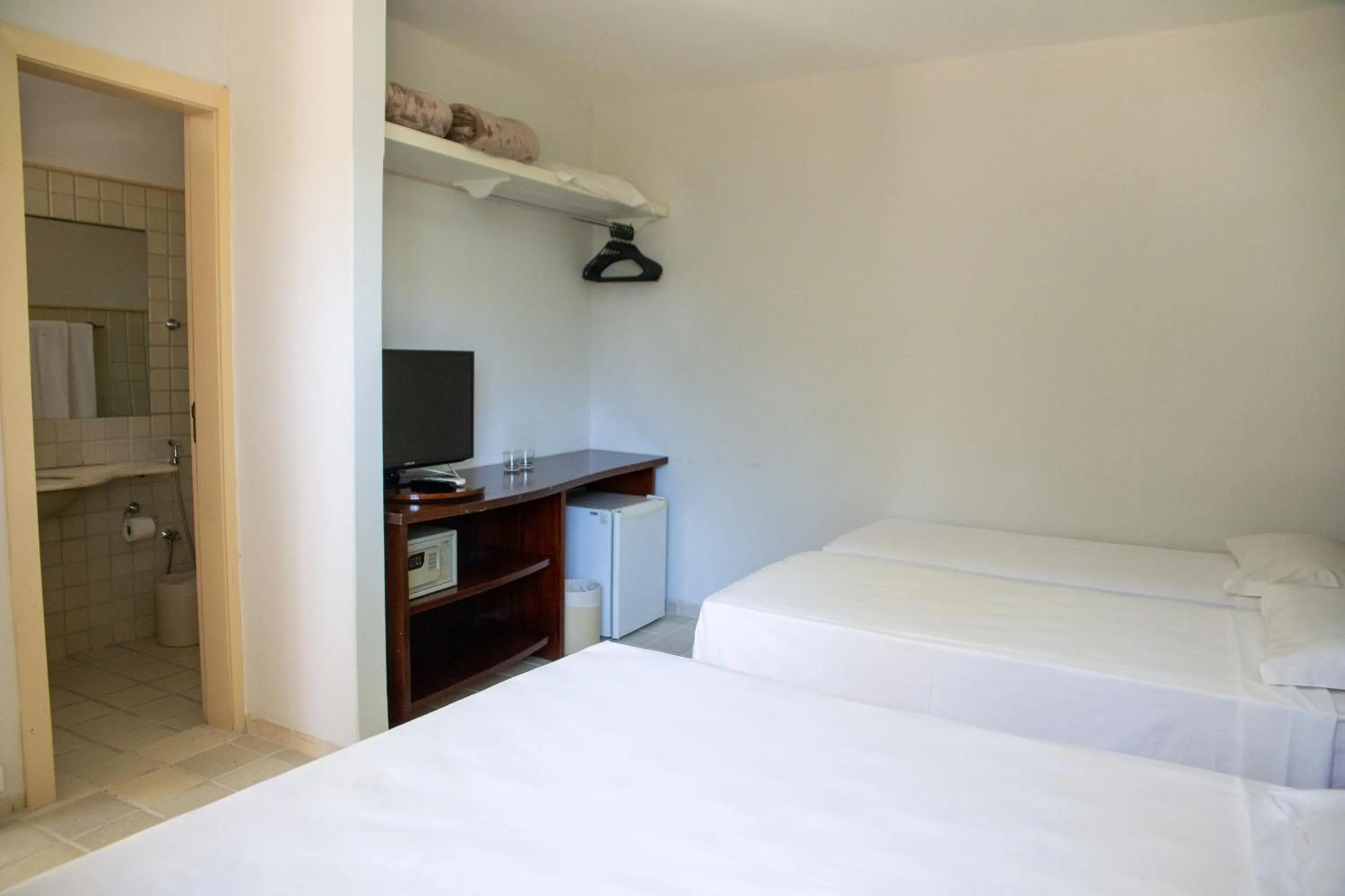 Bathroom, Bed in Rio Quente Resorts - Eco Chalés