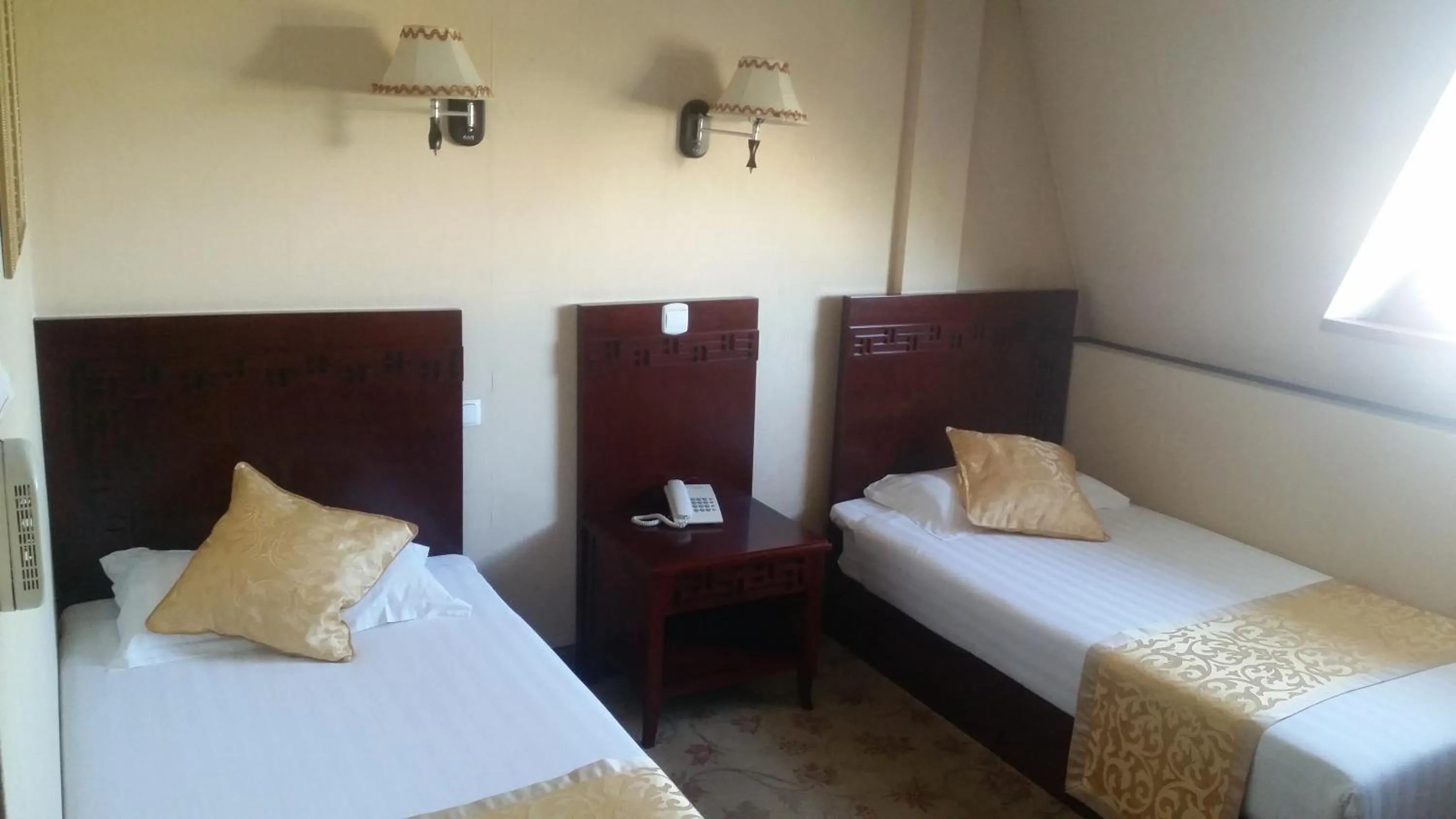 Bed in Motel DHS - Chinese Restaurant