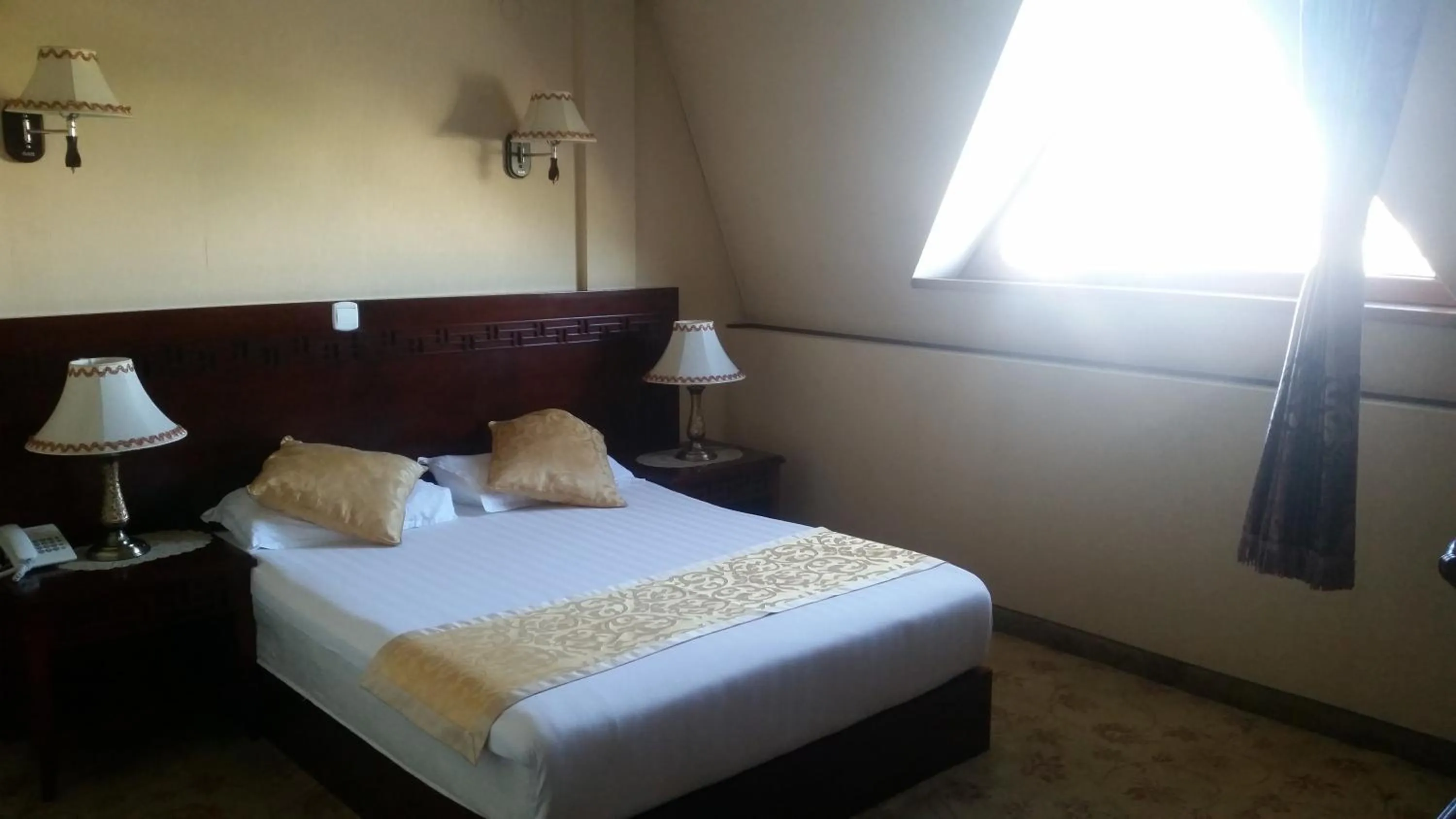 Bed in Motel DHS - Chinese Restaurant