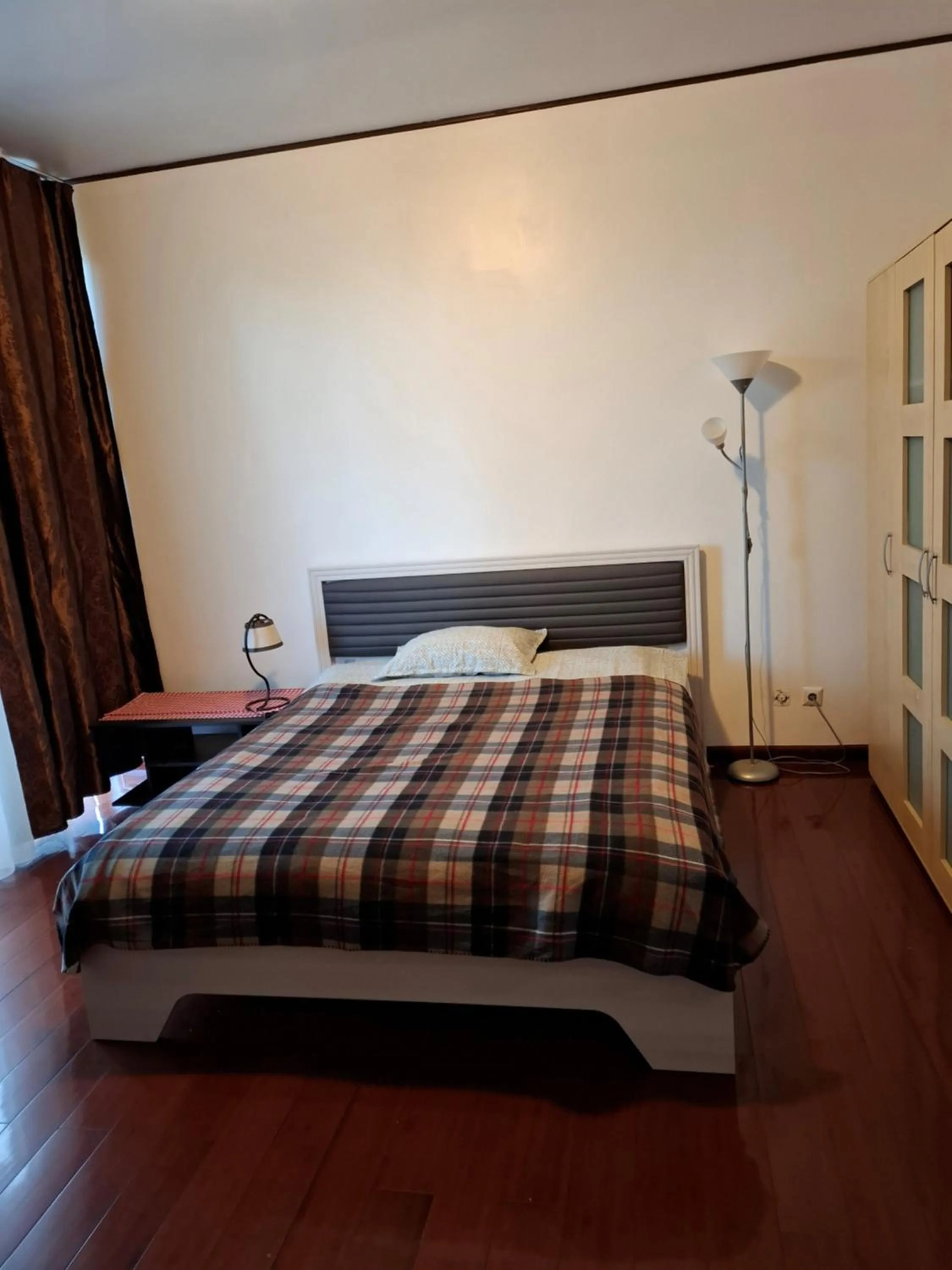 Bed in Motel DHS - Chinese Restaurant