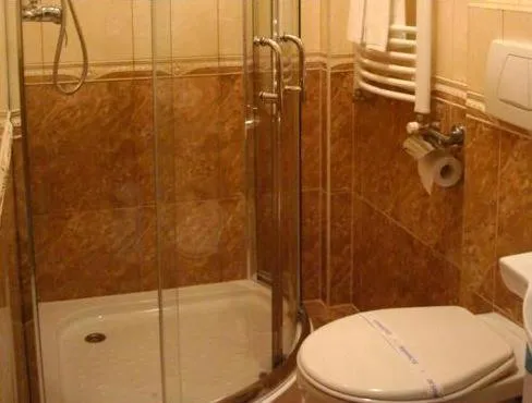 Bathroom in Motel DHS - Chinese Restaurant