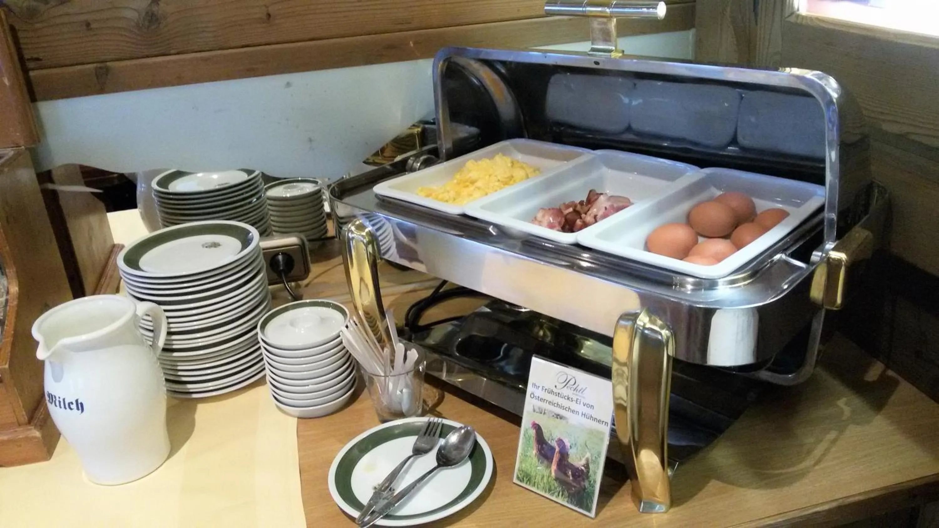 Buffet breakfast in Sporthotel Pechtl