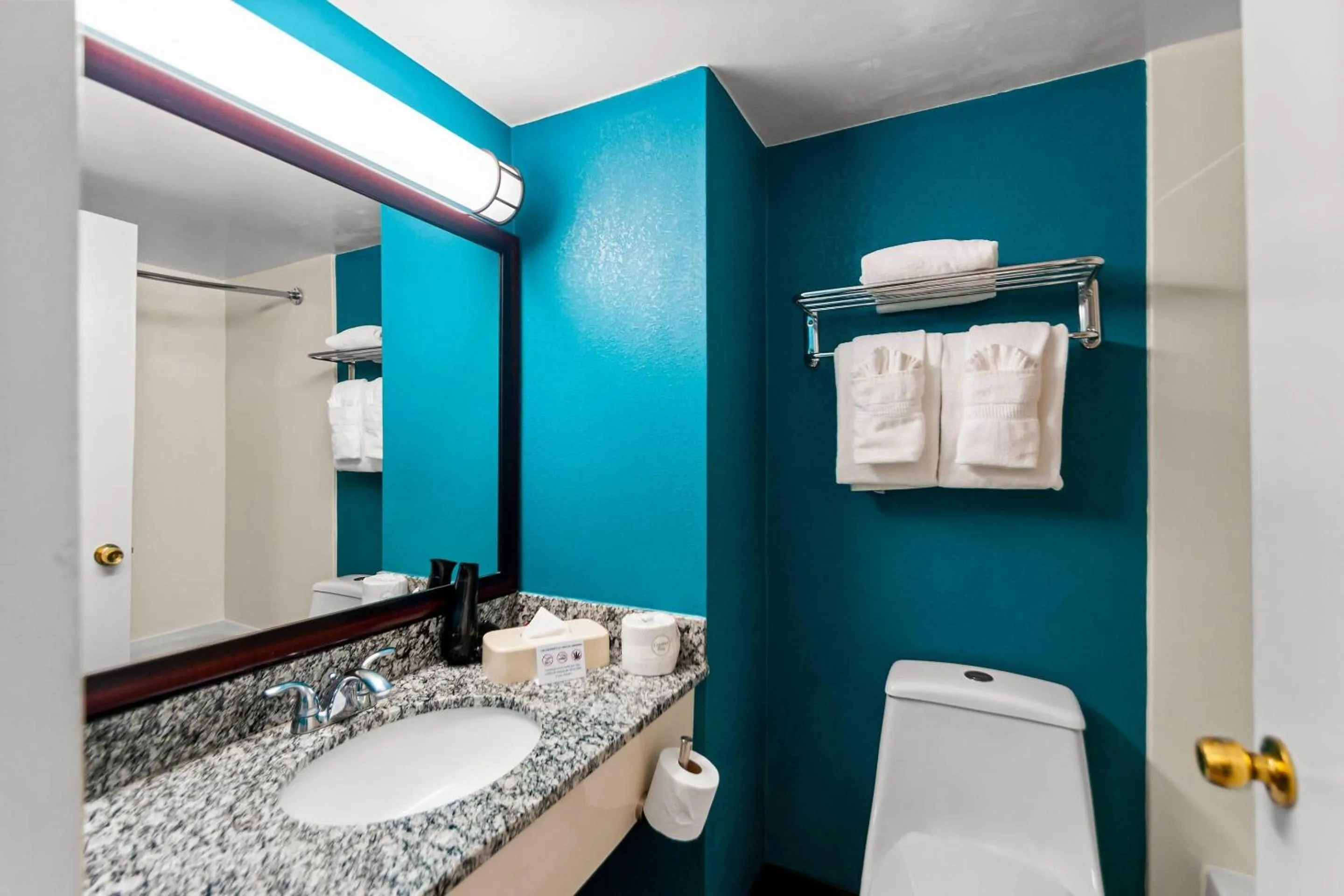 Bedroom in Clarion Inn Falls Church-Arlington