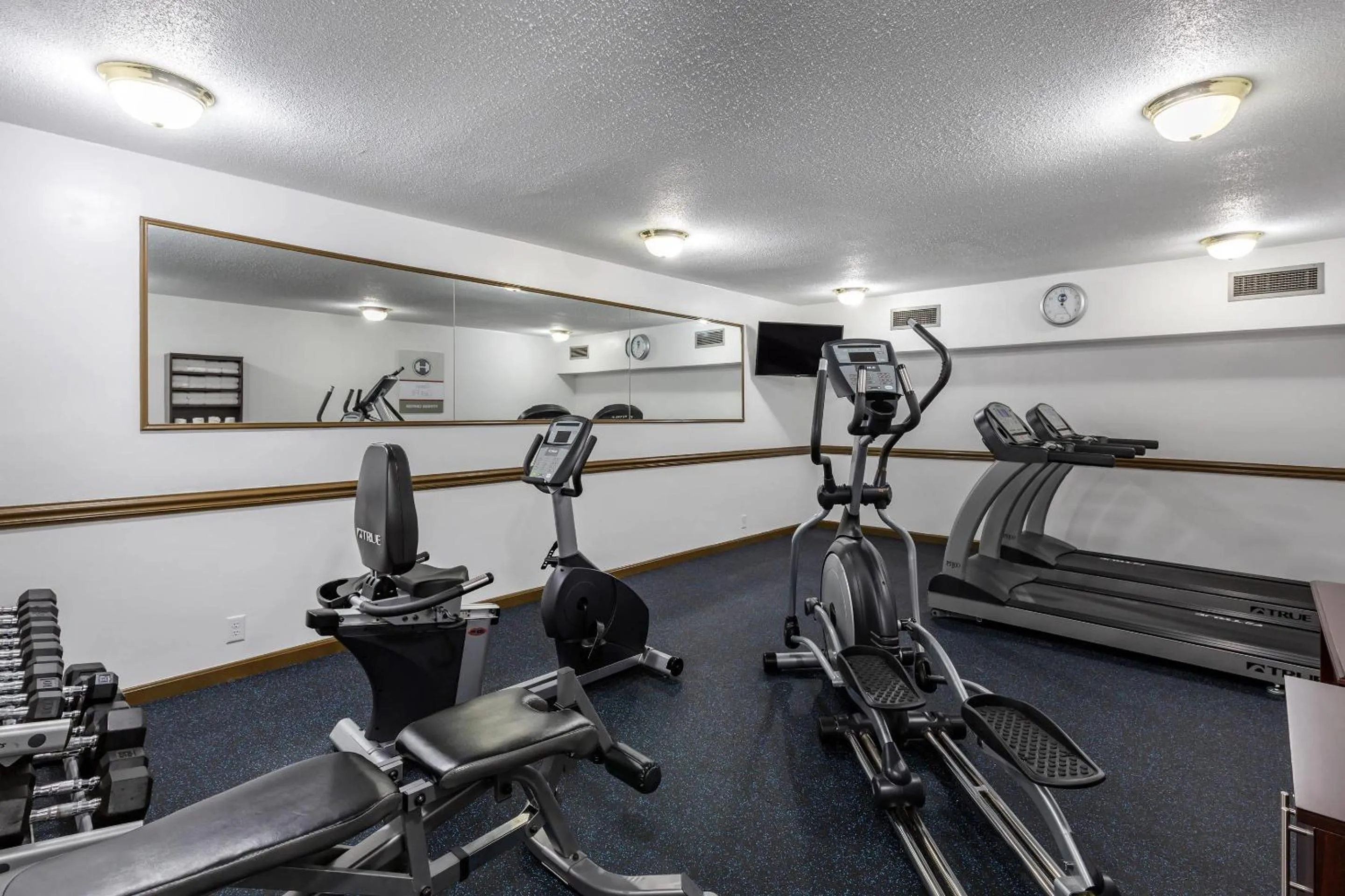 Fitness centre/facilities in Clarion Inn Falls Church-Arlington
