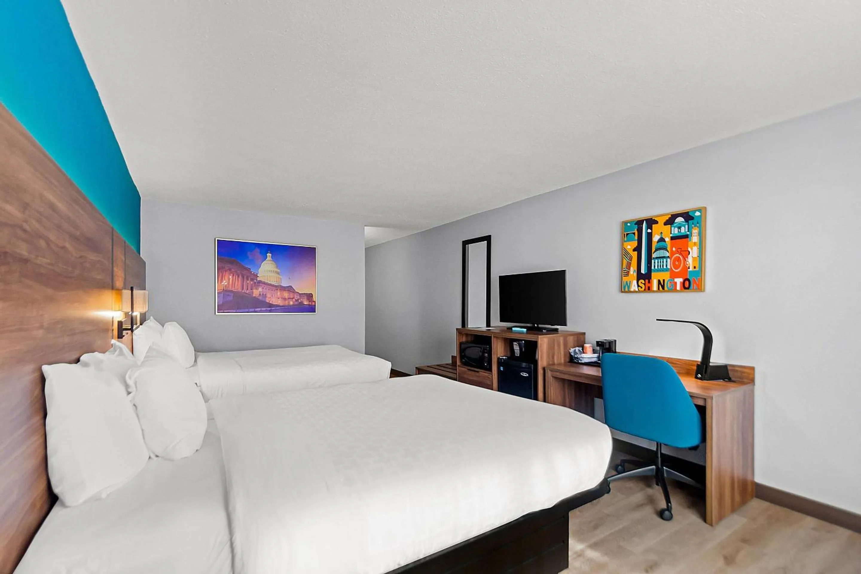 Bedroom, Bed in Clarion Inn Falls Church-Arlington