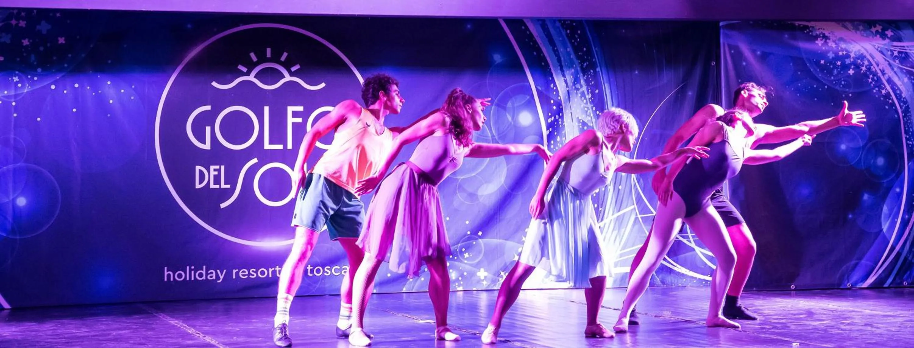 Evening entertainment in Golfo del Sole Hotel & Holiday Resort