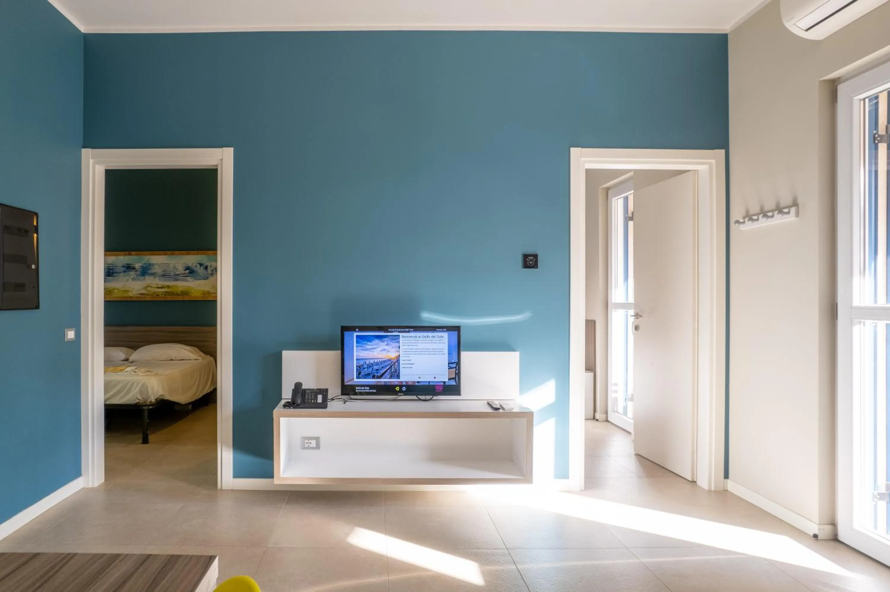 Bed in Golfo del Sole Hotel & Holiday Resort