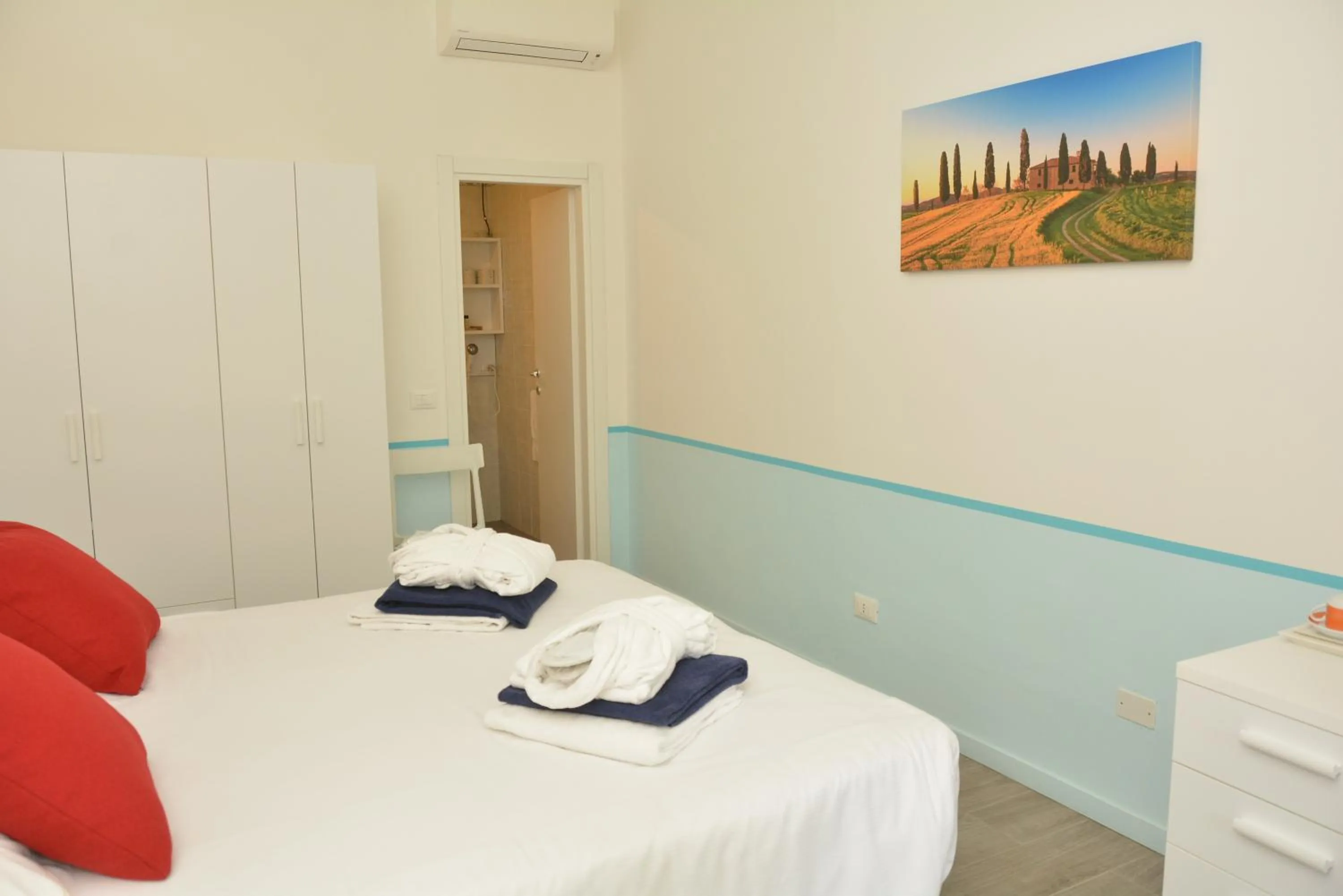Bed in Golfo del Sole Hotel & Holiday Resort
