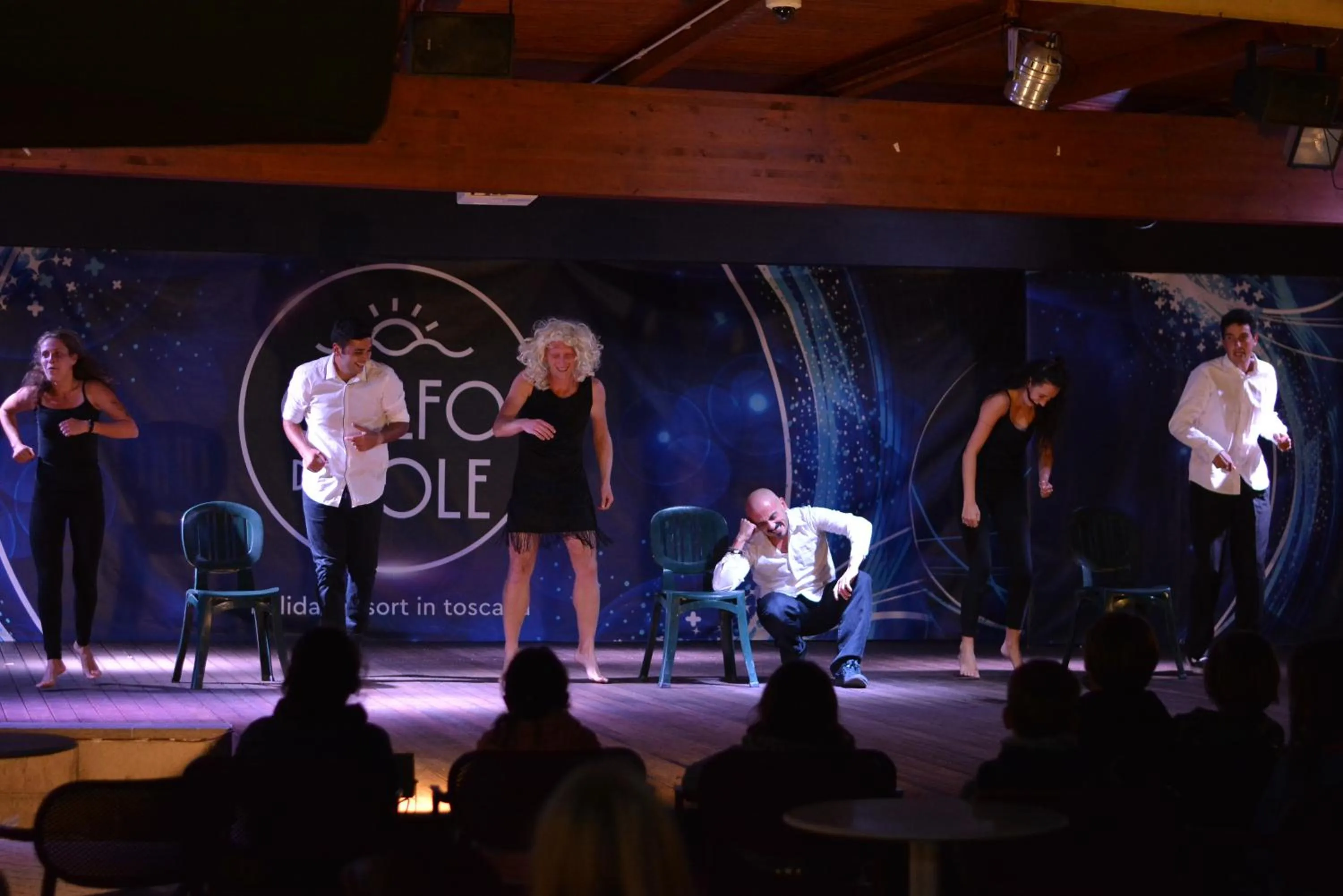 Evening entertainment in Golfo del Sole Hotel & Holiday Resort