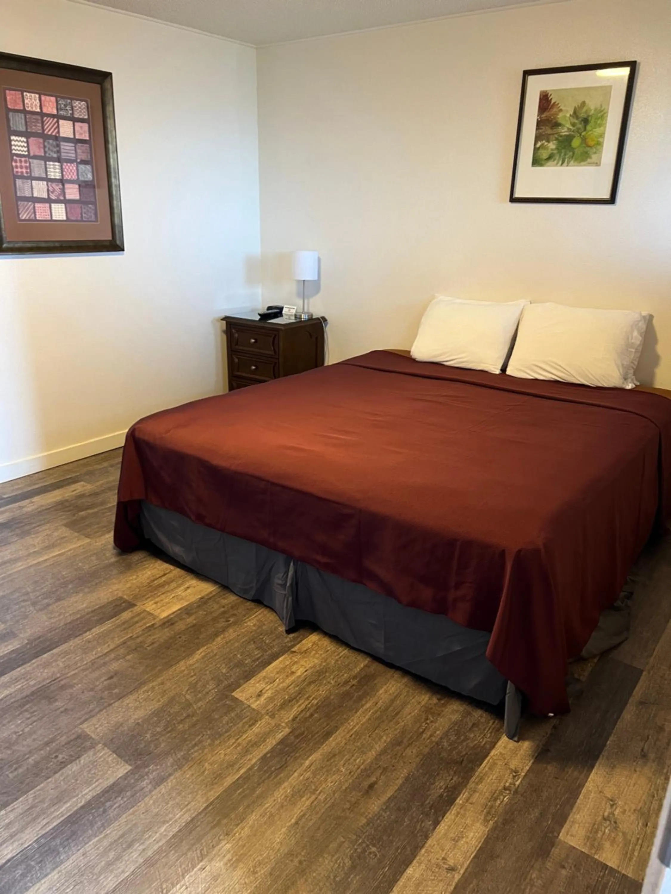 Bed in Tip Top Motel