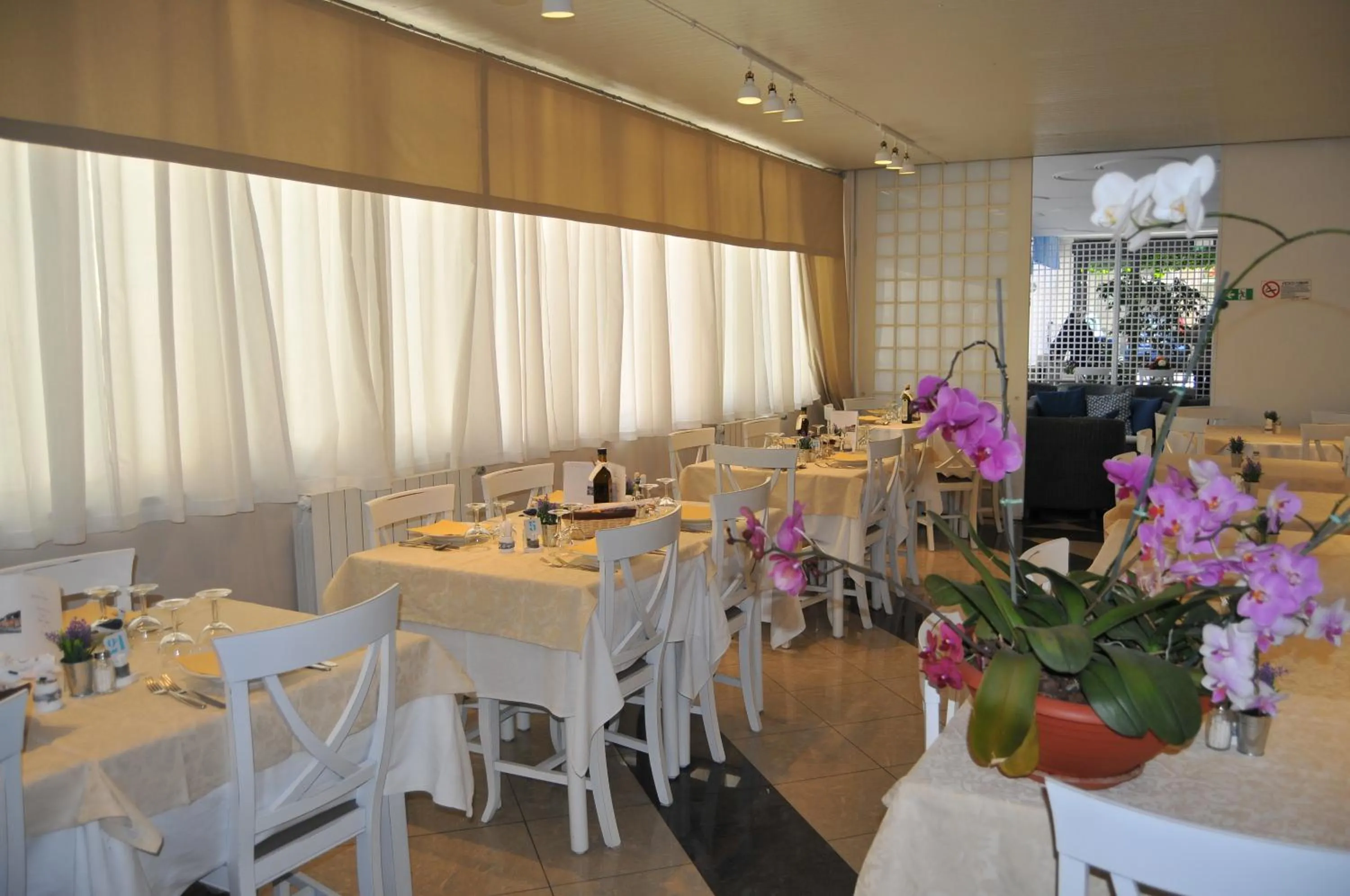 Restaurant/places to eat in Hotel Villa Rosa
