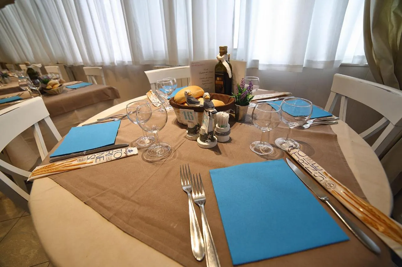 Restaurant/places to eat in Hotel Villa Rosa