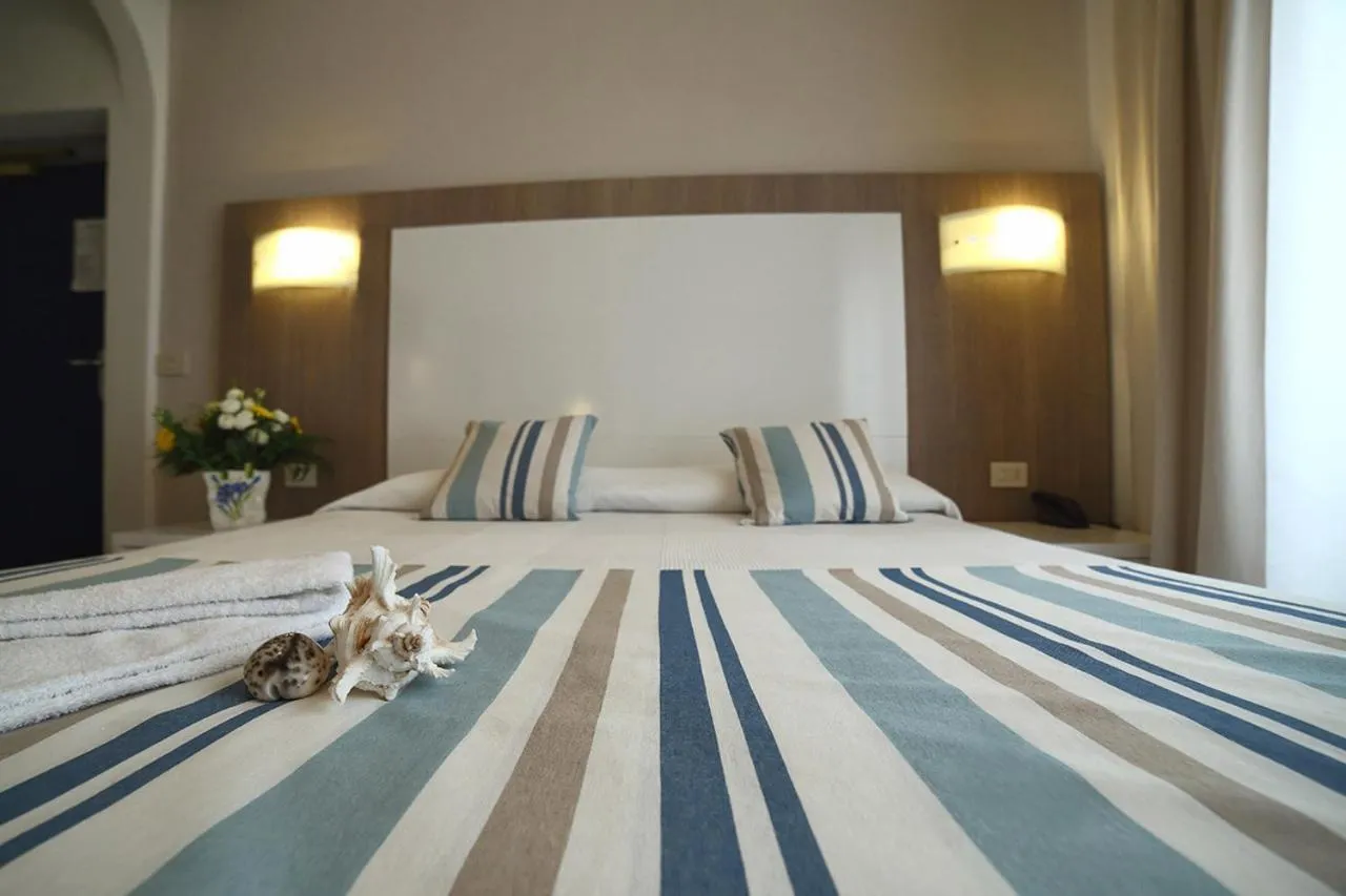 Bedroom, Bed in Hotel Villa Rosa