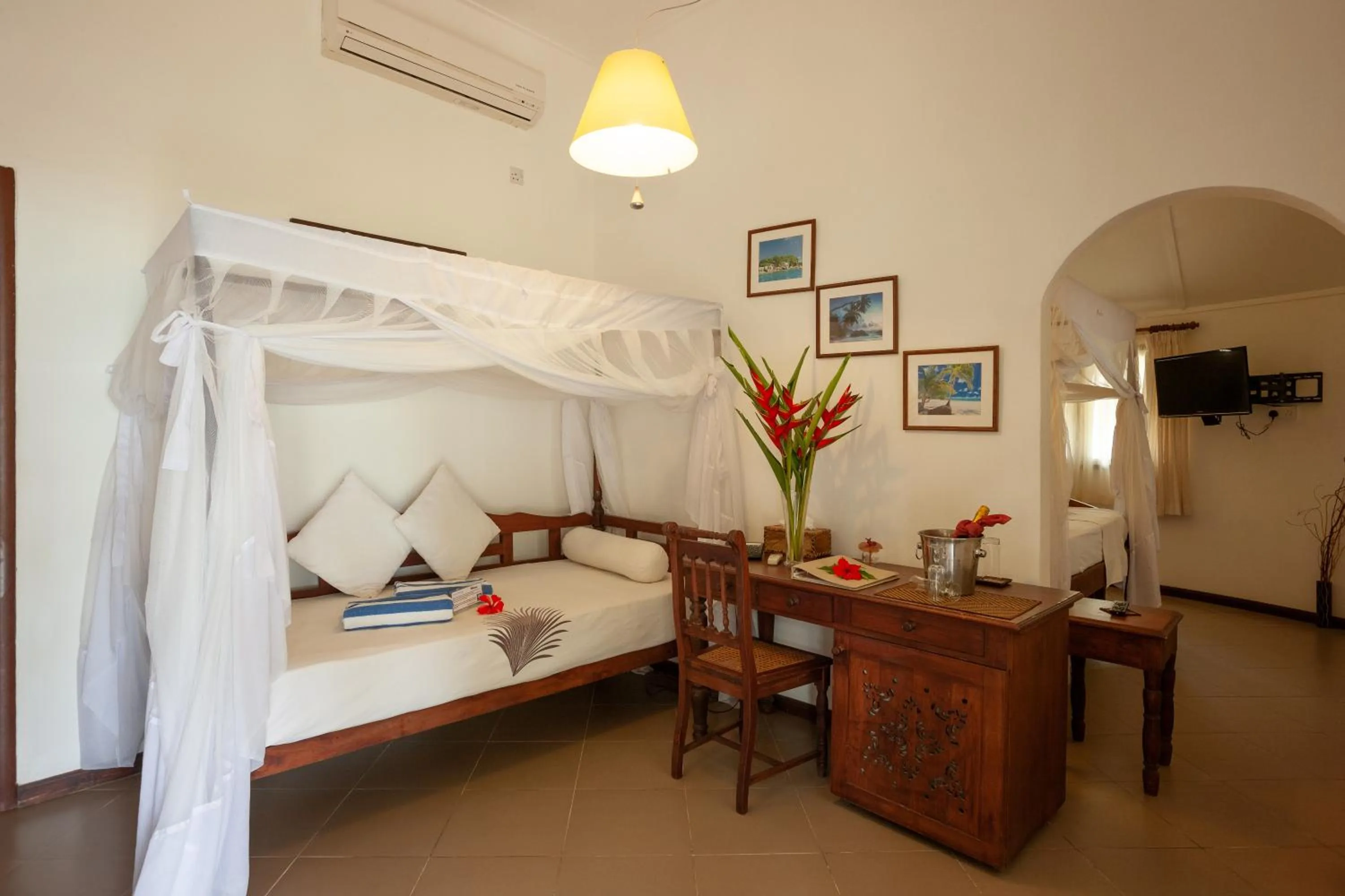 Bed in Hotel Cote d'or Lodge