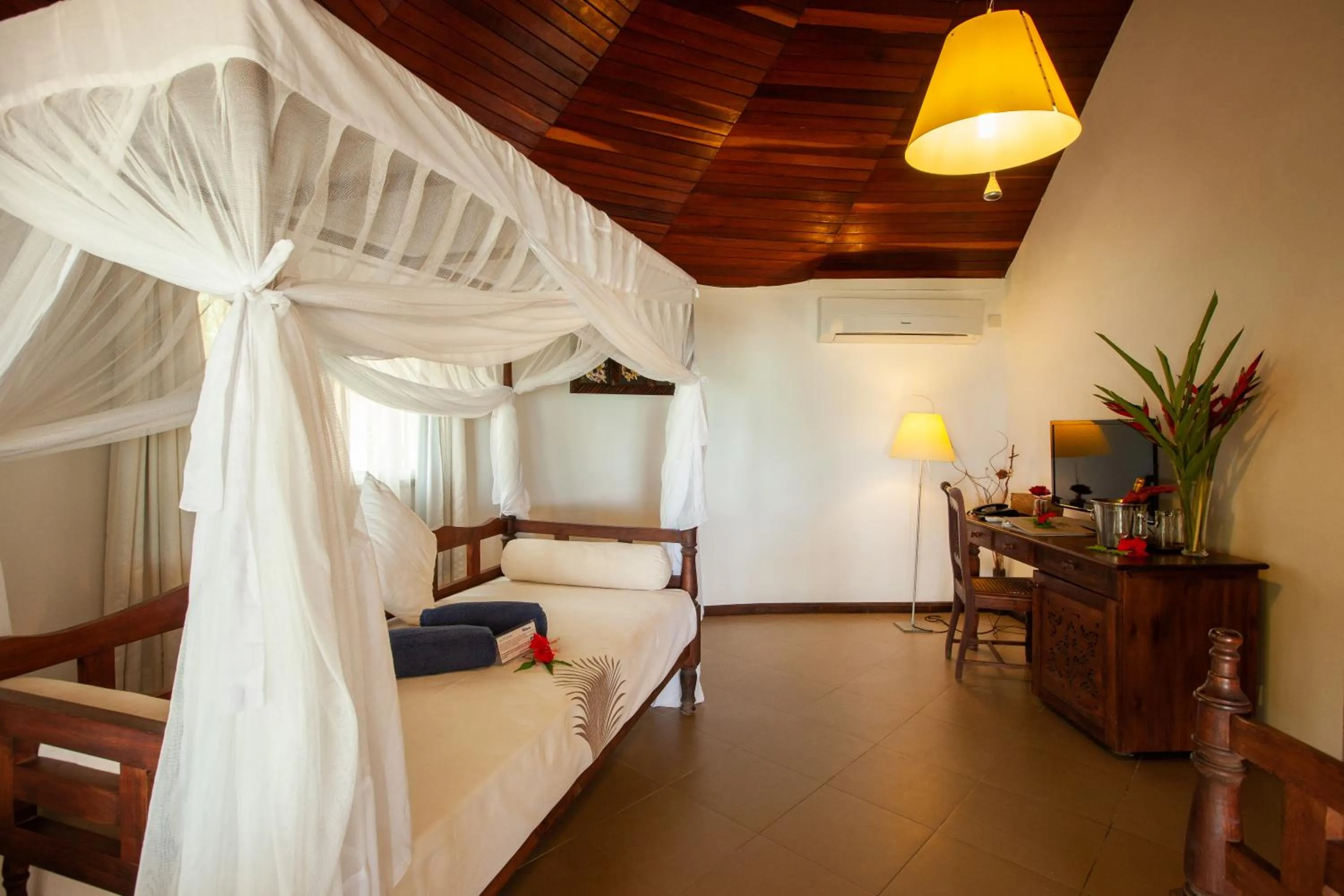 Bed in Hotel Cote d'or Lodge