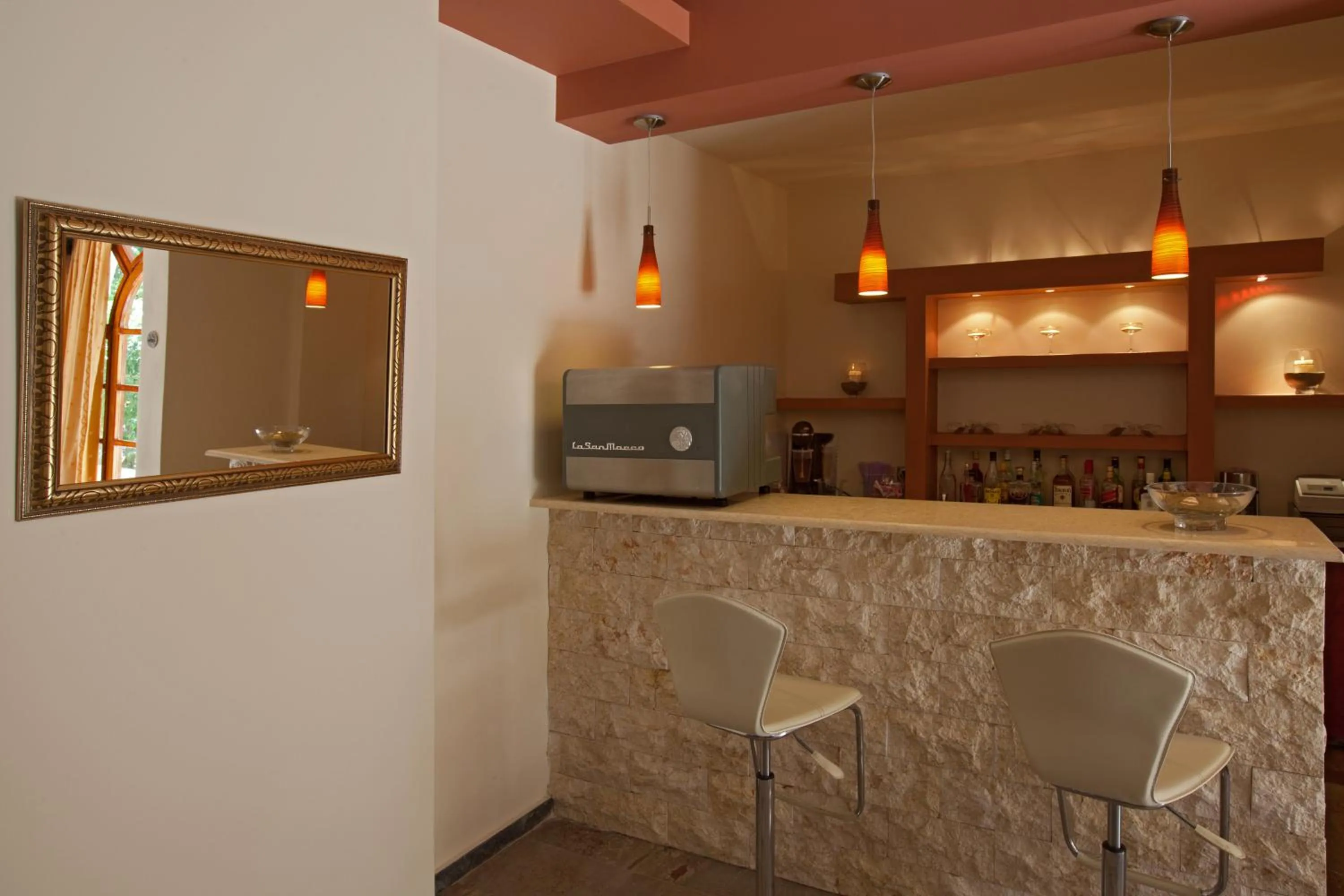 Lounge or bar in Hotel Milton