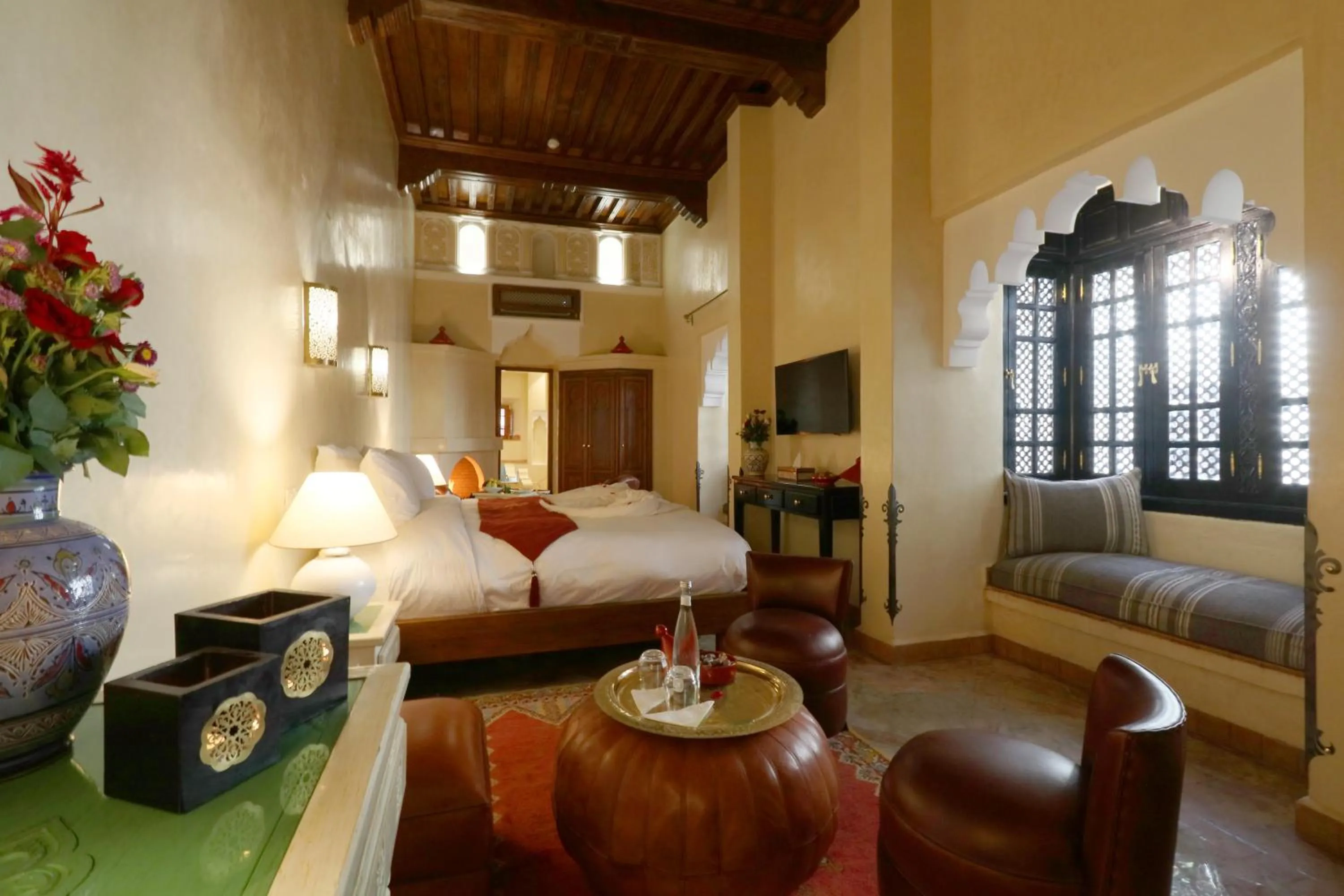 Living room, Bed in Riad Omara al Kasbah