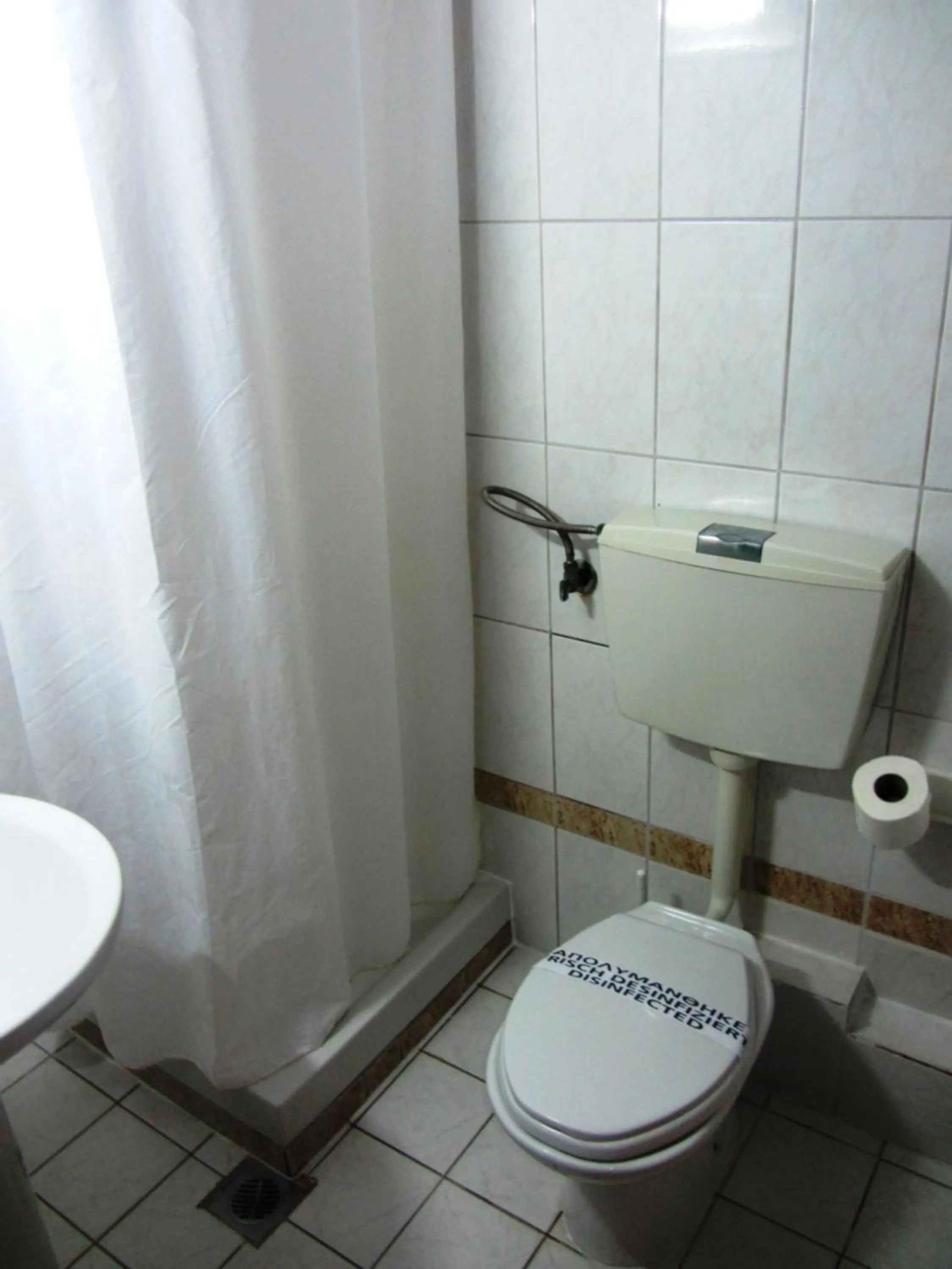 Toilet in Hotel Lito