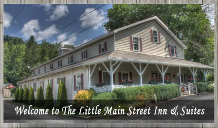 Facade/entrance in Little Main Street Inn