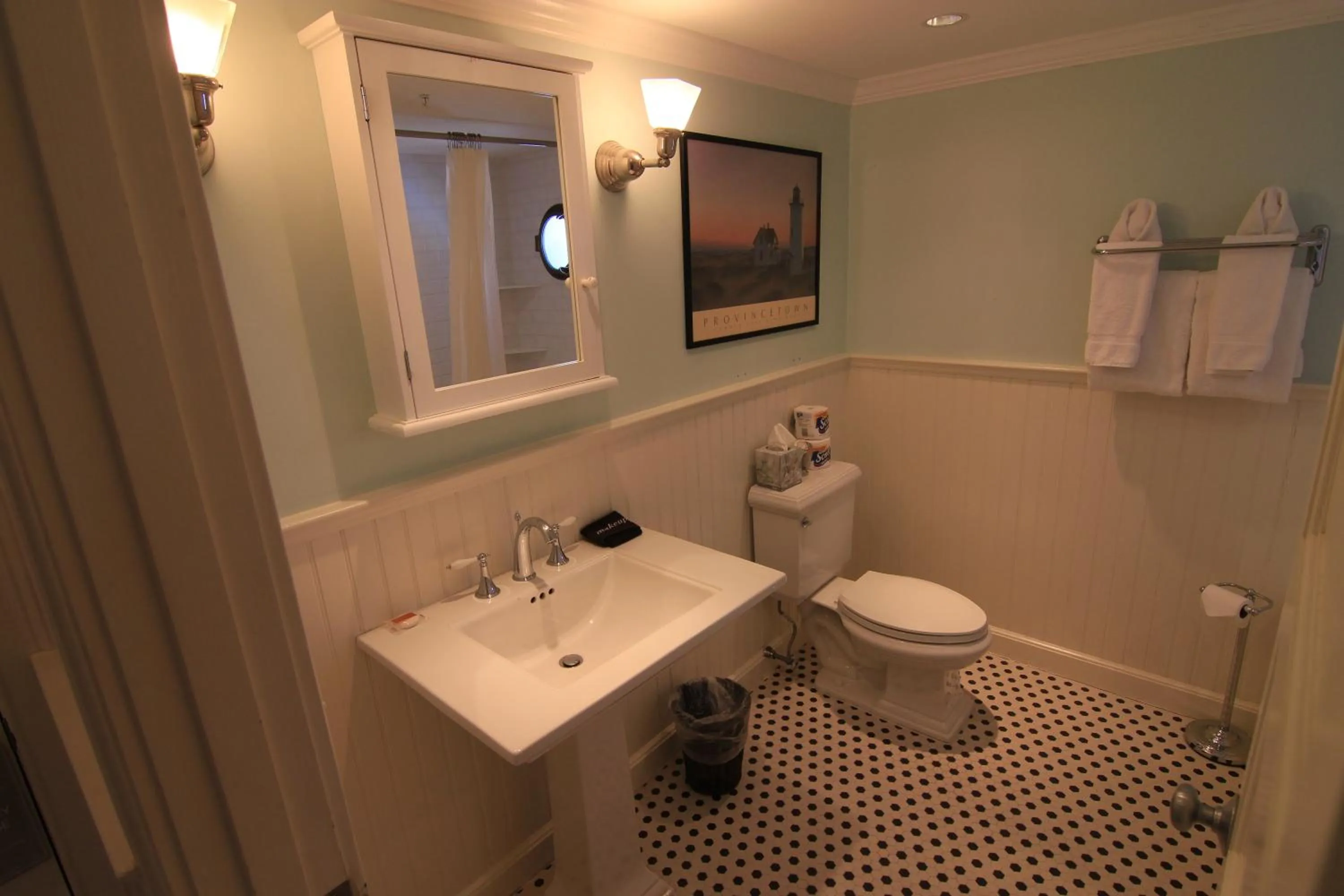 Toilet in Anchor Inn Beach House
