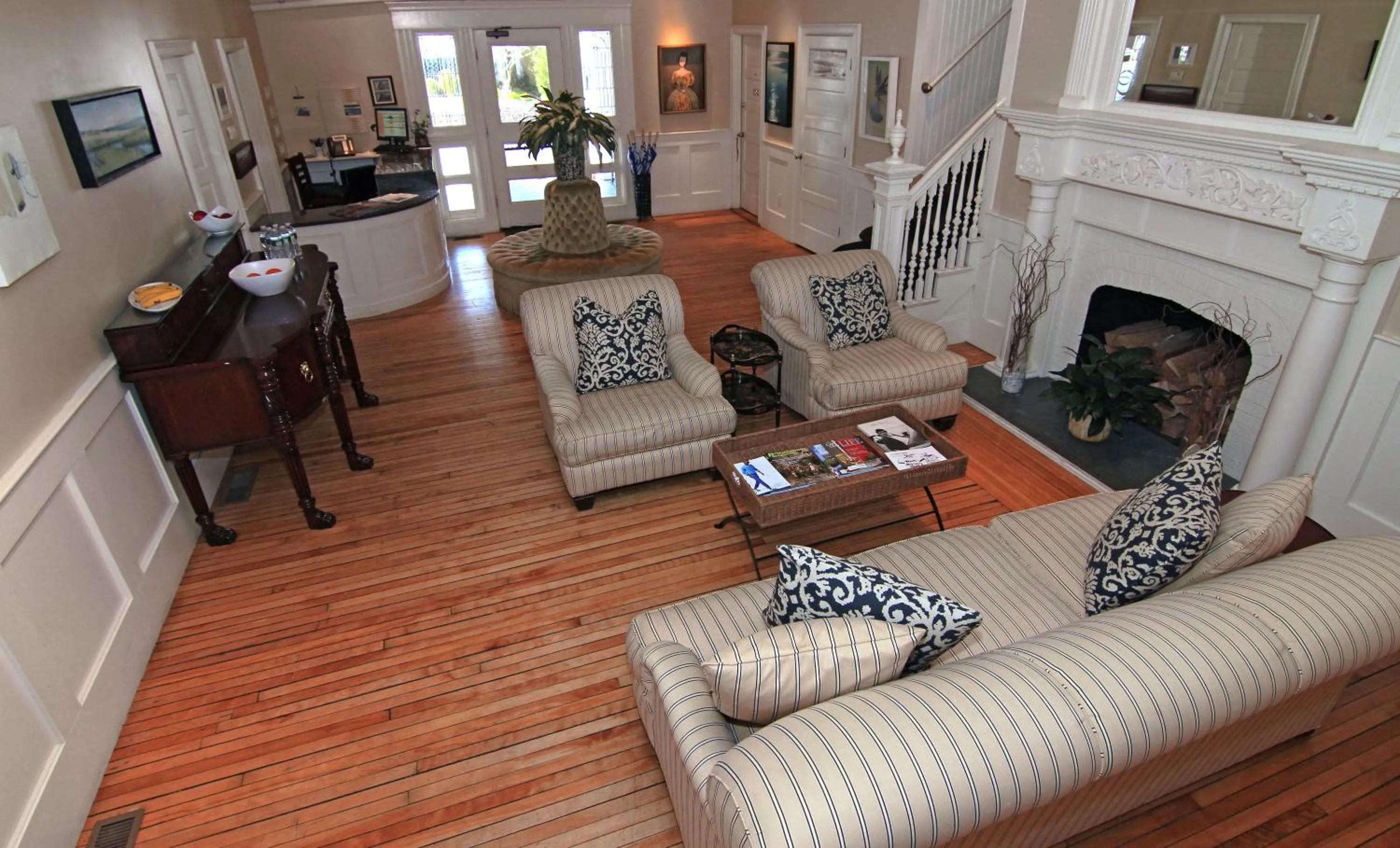 Restaurant/places to eat in Anchor Inn Beach House