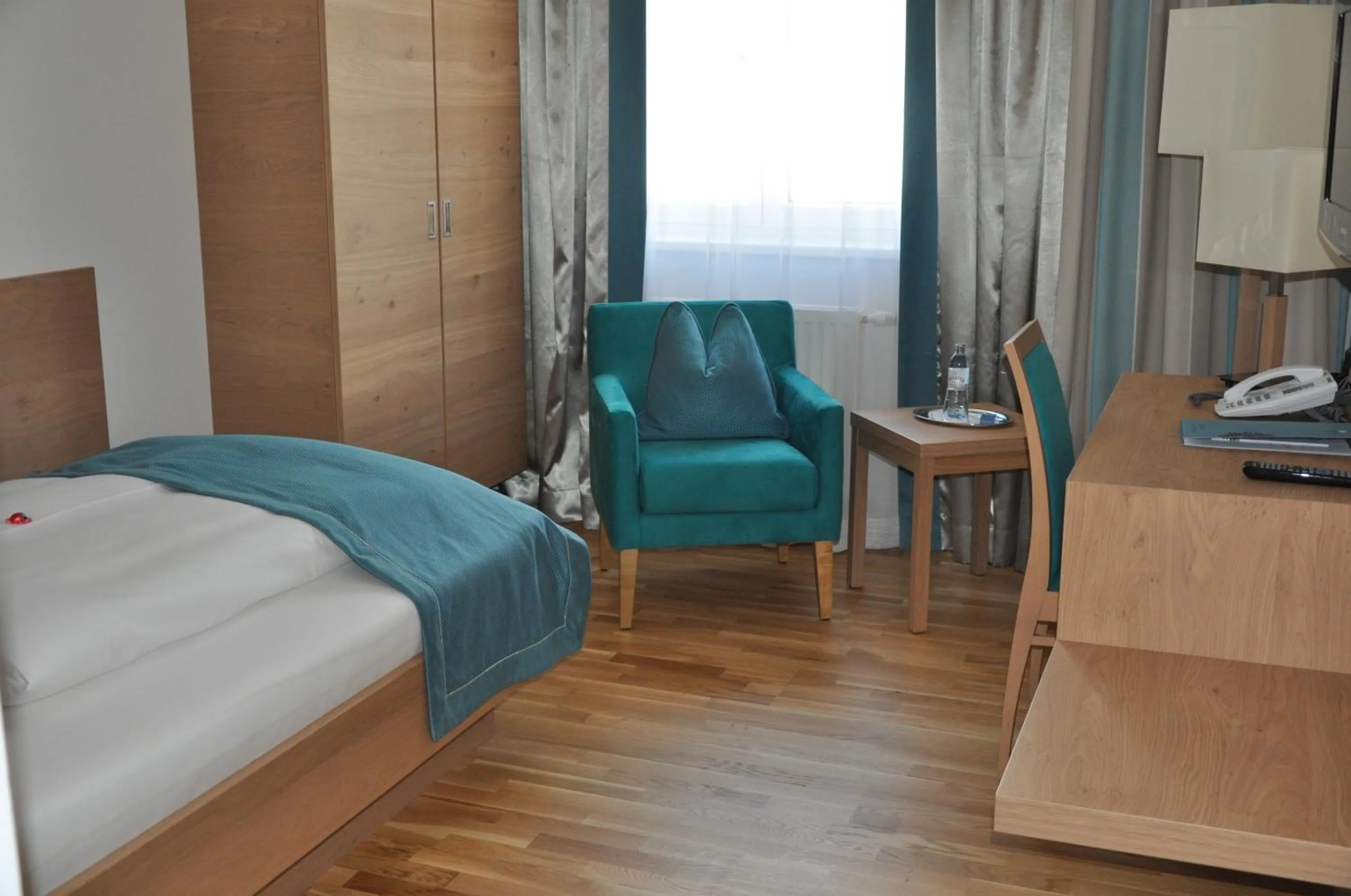 Seating area, Bed in Hotel Goldener Adler Wattens