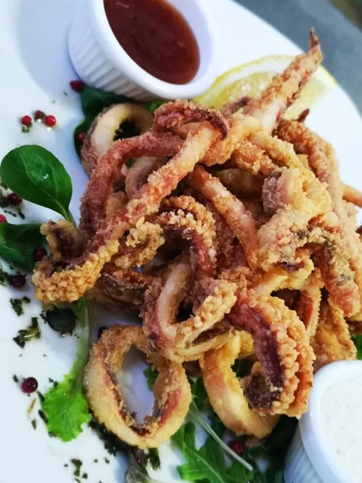 Restaurant/places to eat in Ambassador Hotel