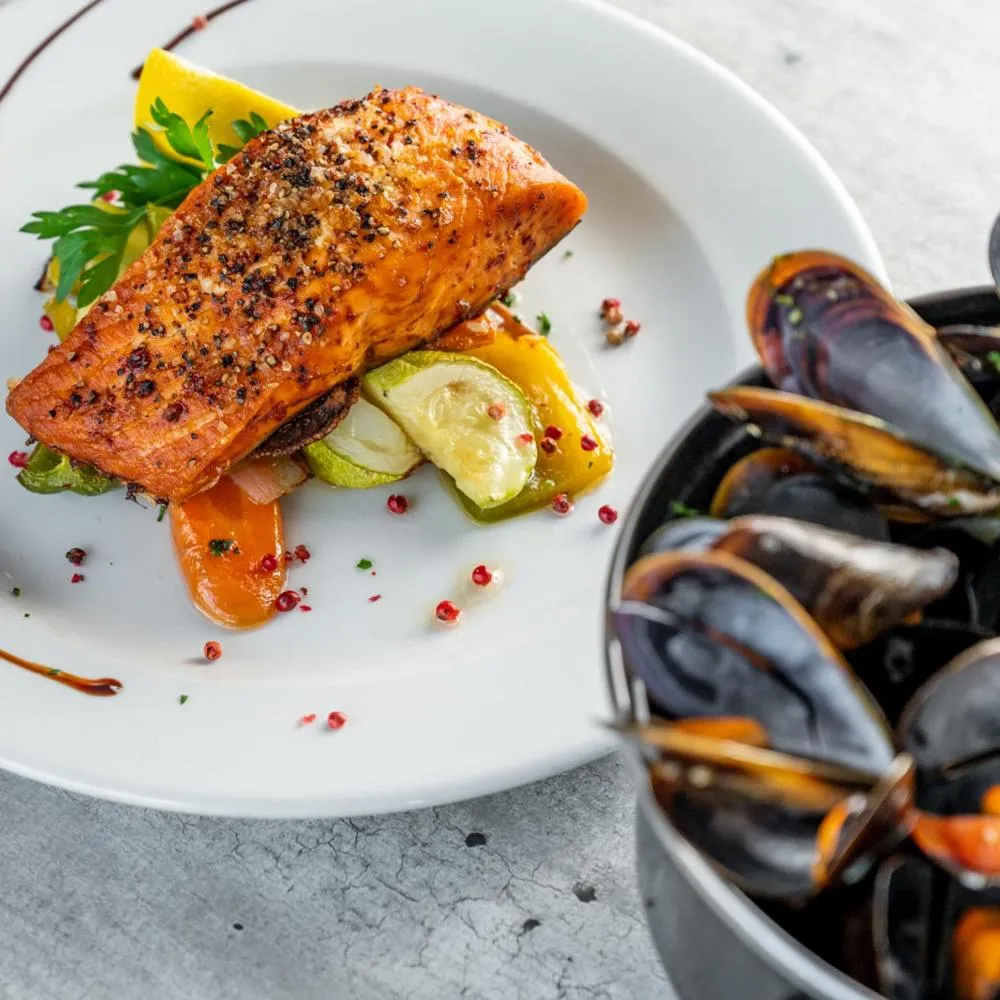 Restaurant/places to eat in Ambassador Hotel