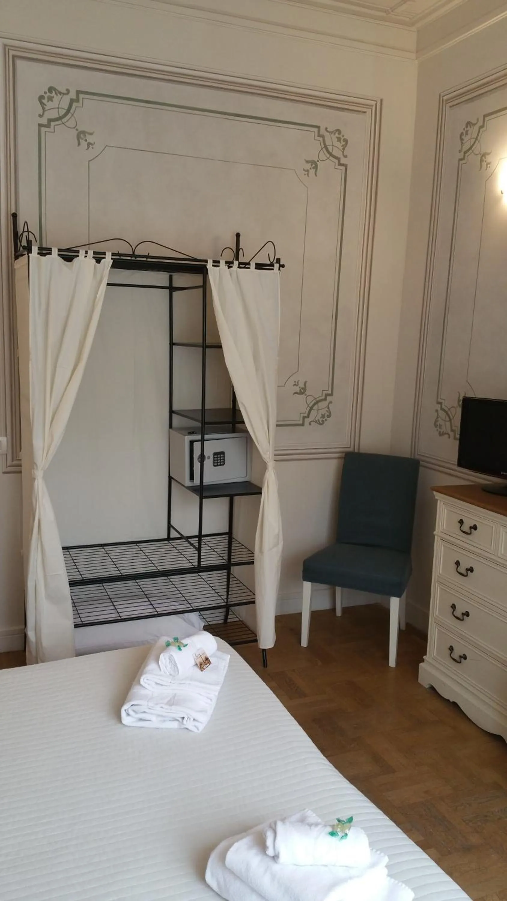 Photo of the whole room, Bed in Suites Piazza Del Popolo