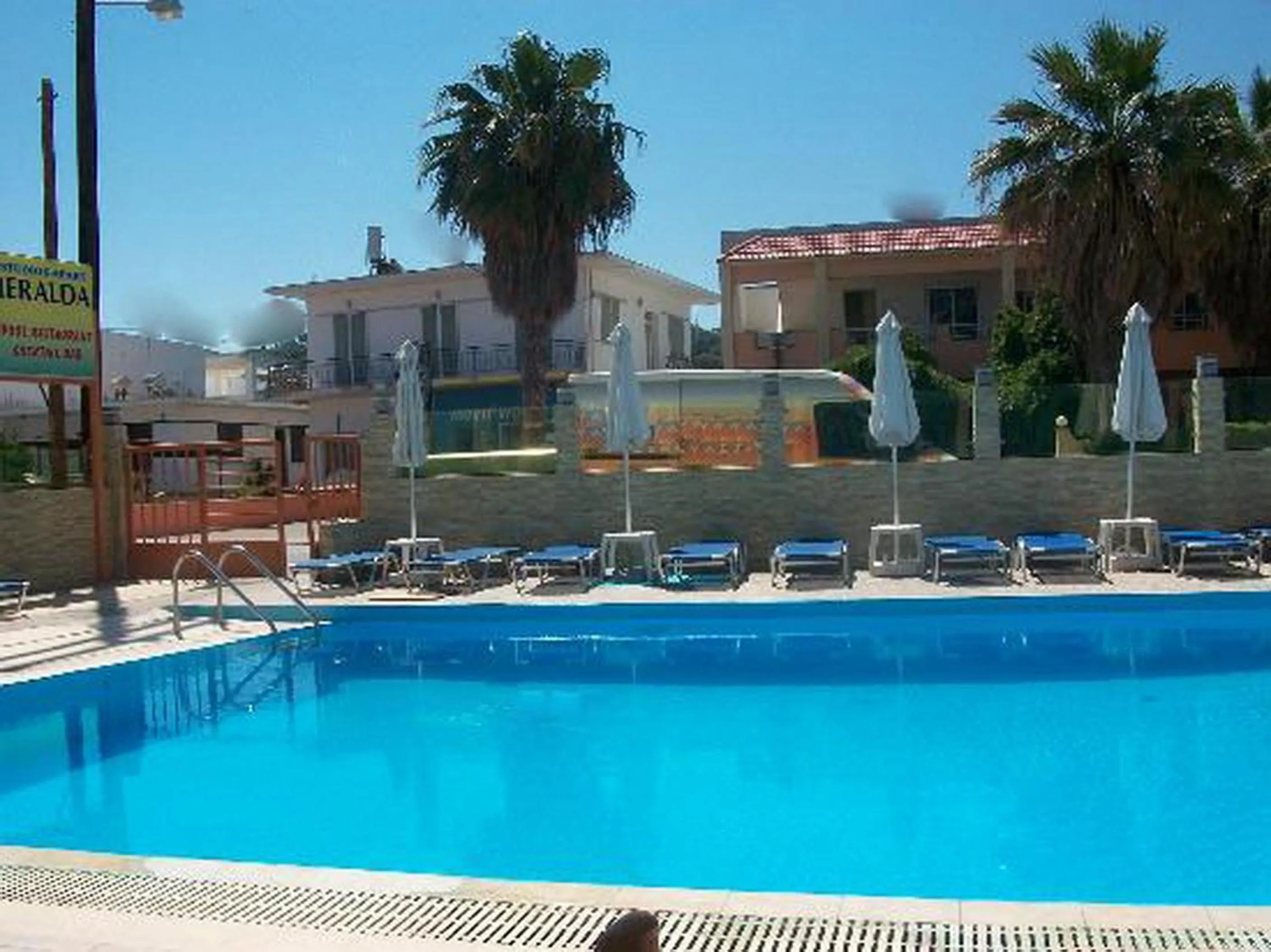 Swimming pool in Esmeralda Hotel