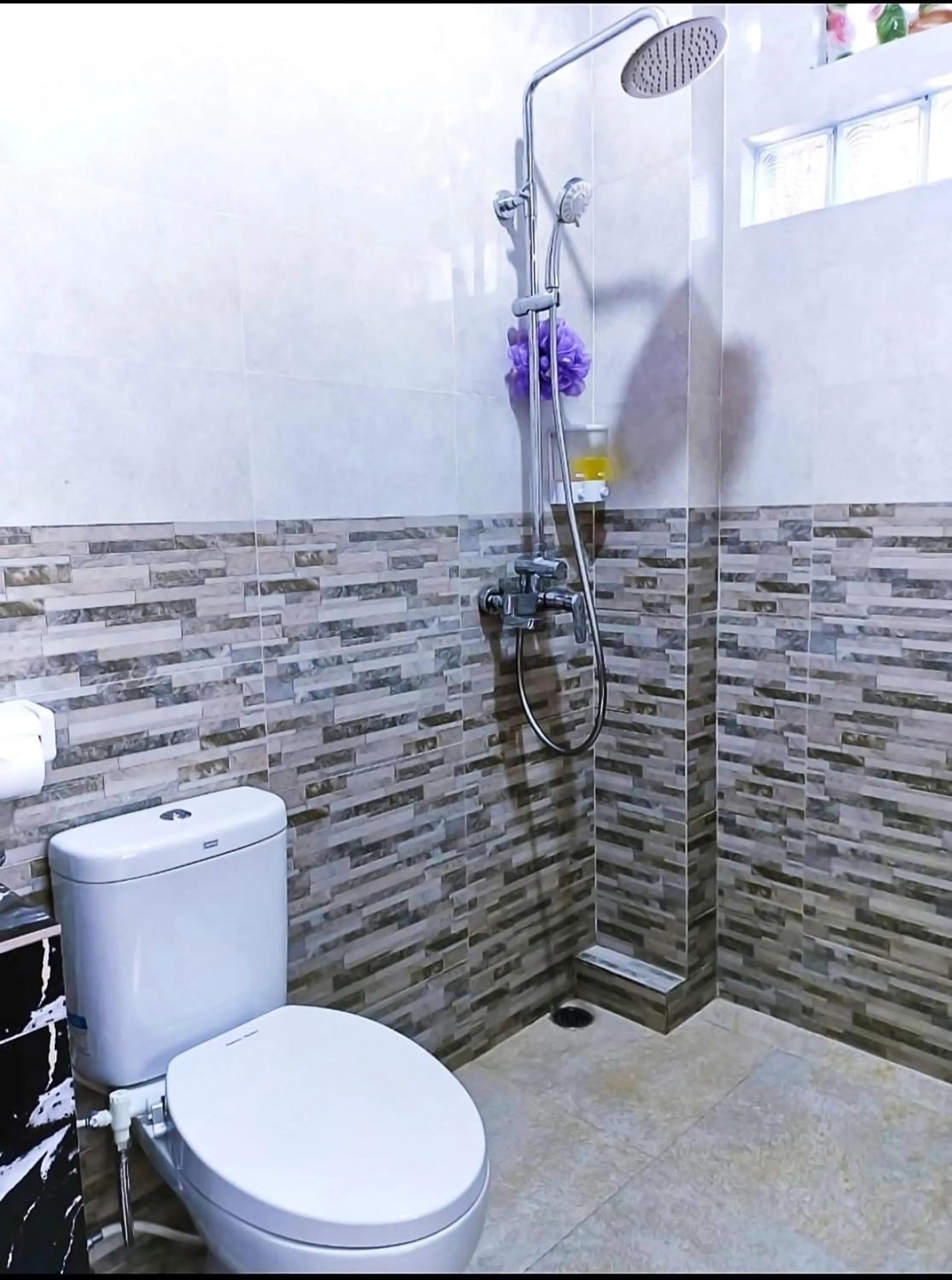 Shower in Green Palace Homestay