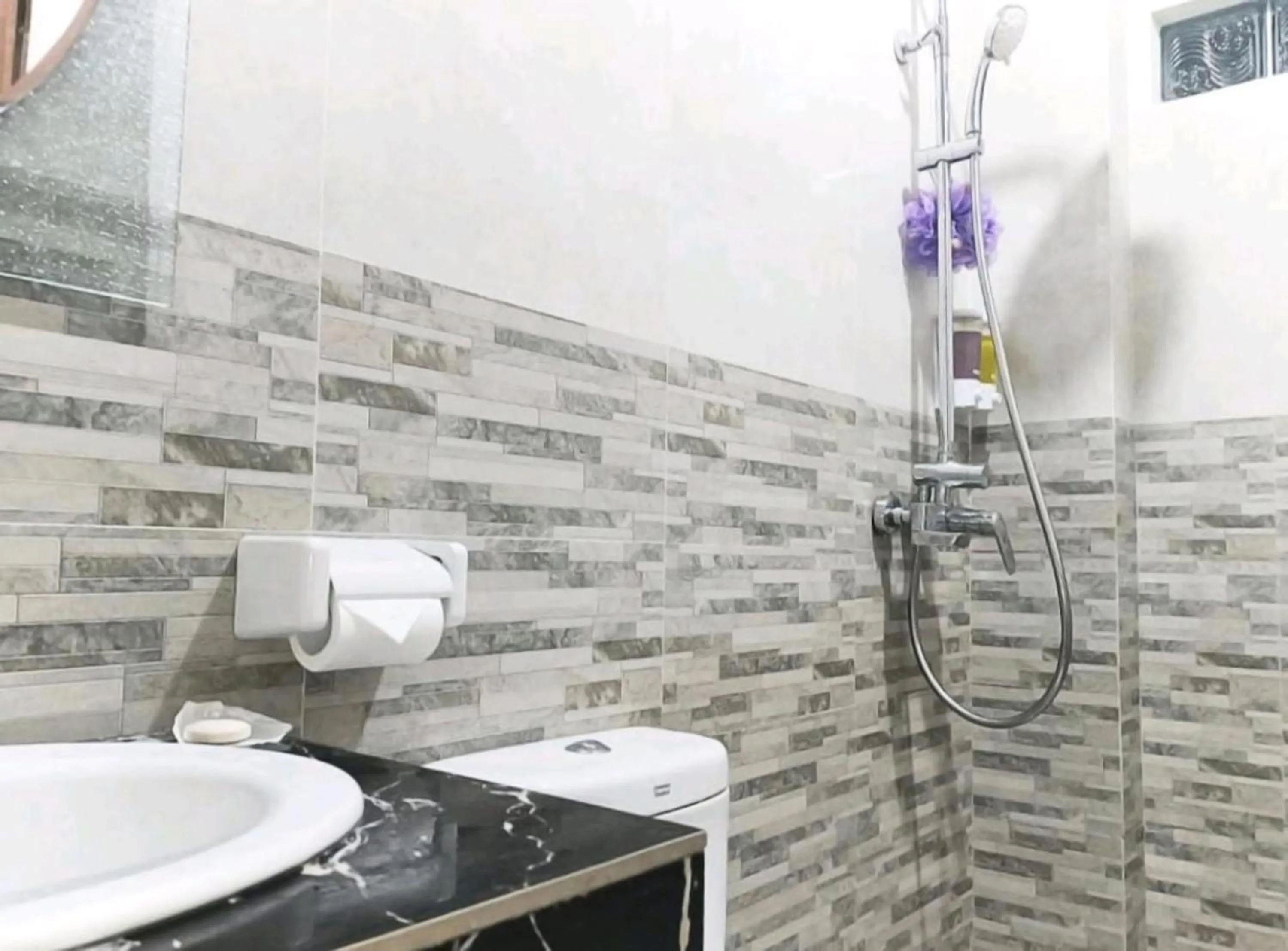 Shower in Green Palace Homestay