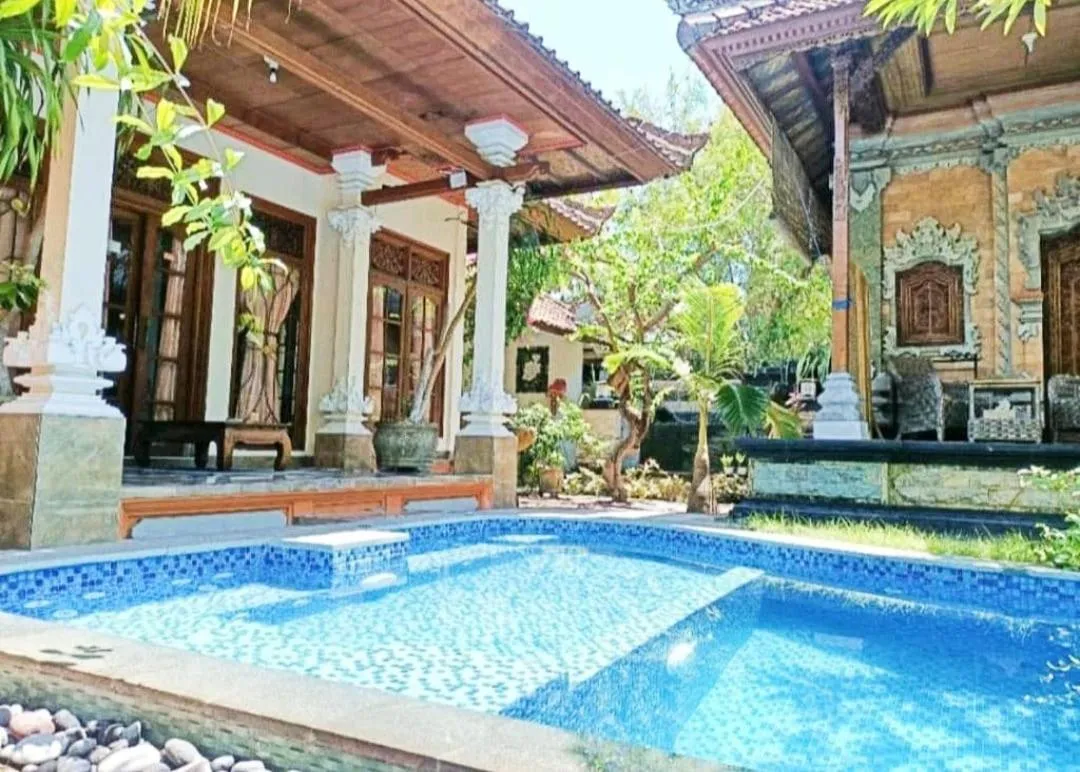 Swimming pool in Green Palace Homestay