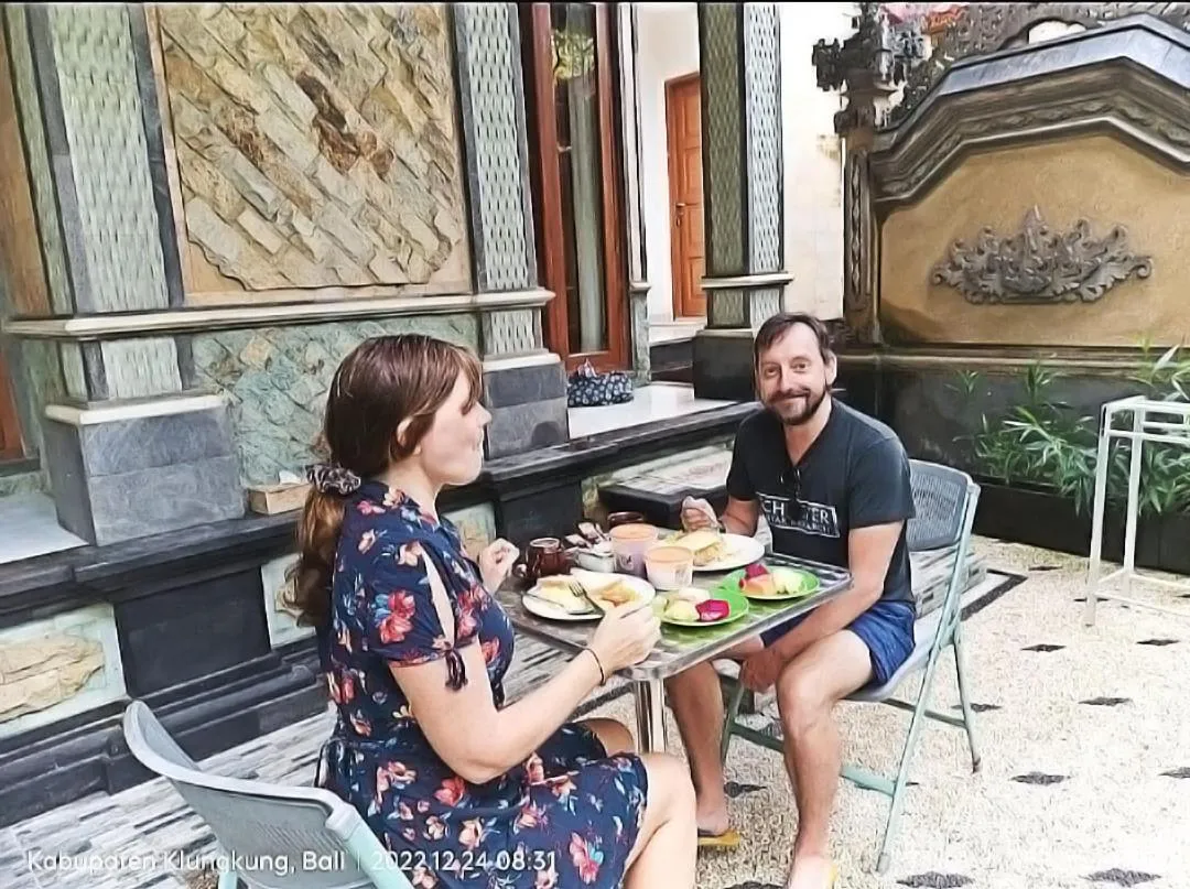 group of guests in Green Palace Homestay