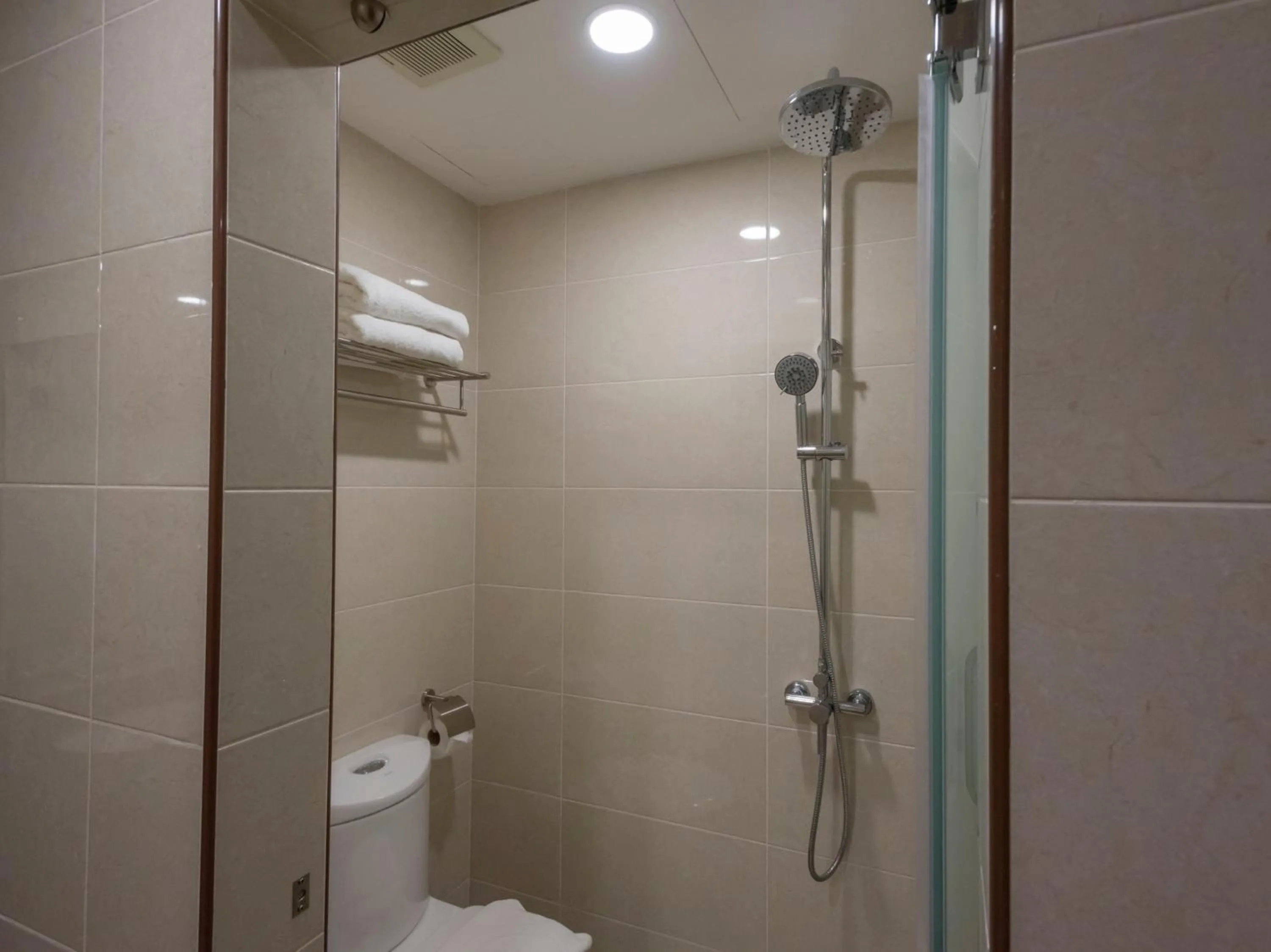 Bathroom in Hotel Holmes Gp