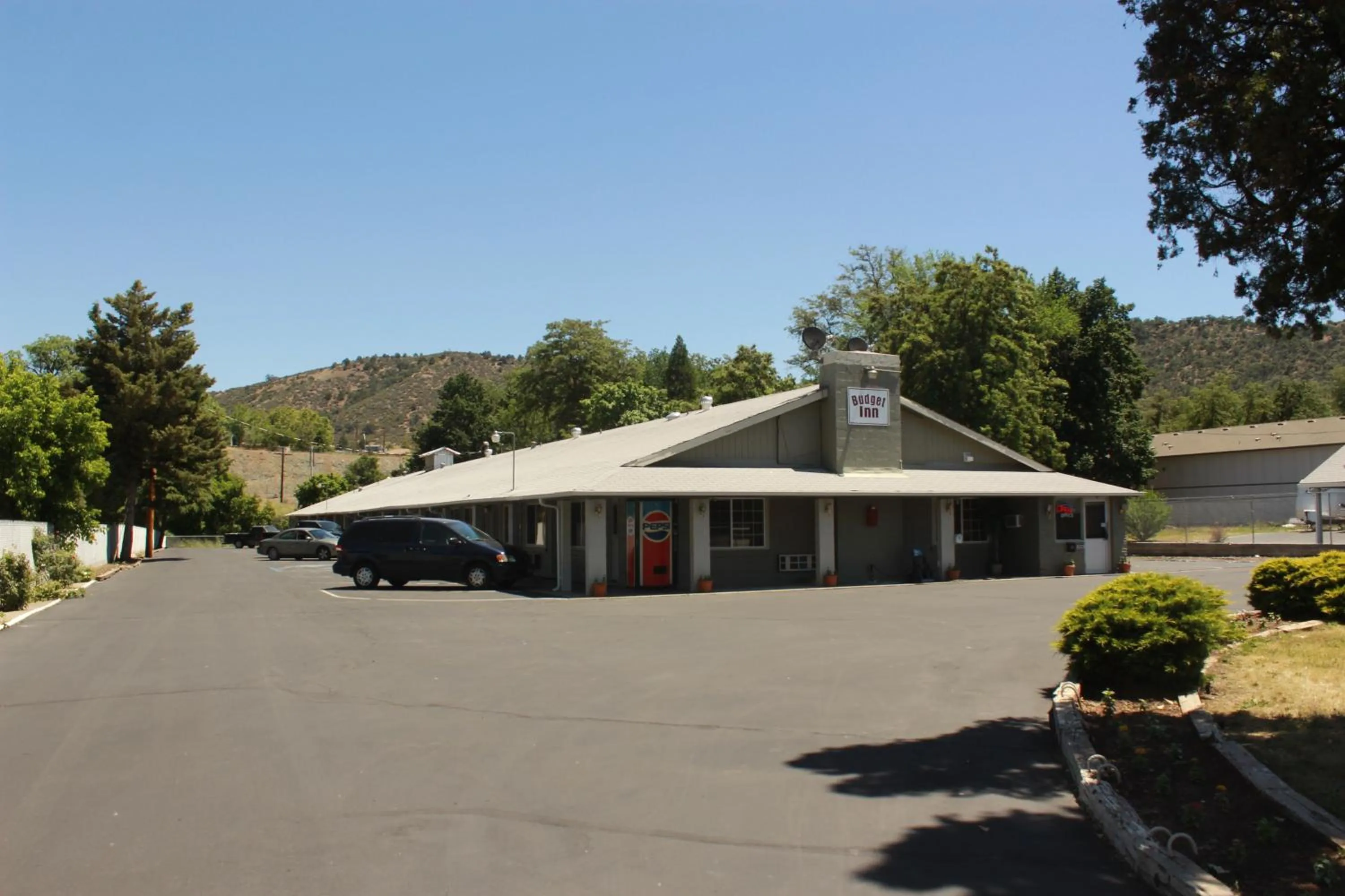 Day in Budget Inn -Yreka