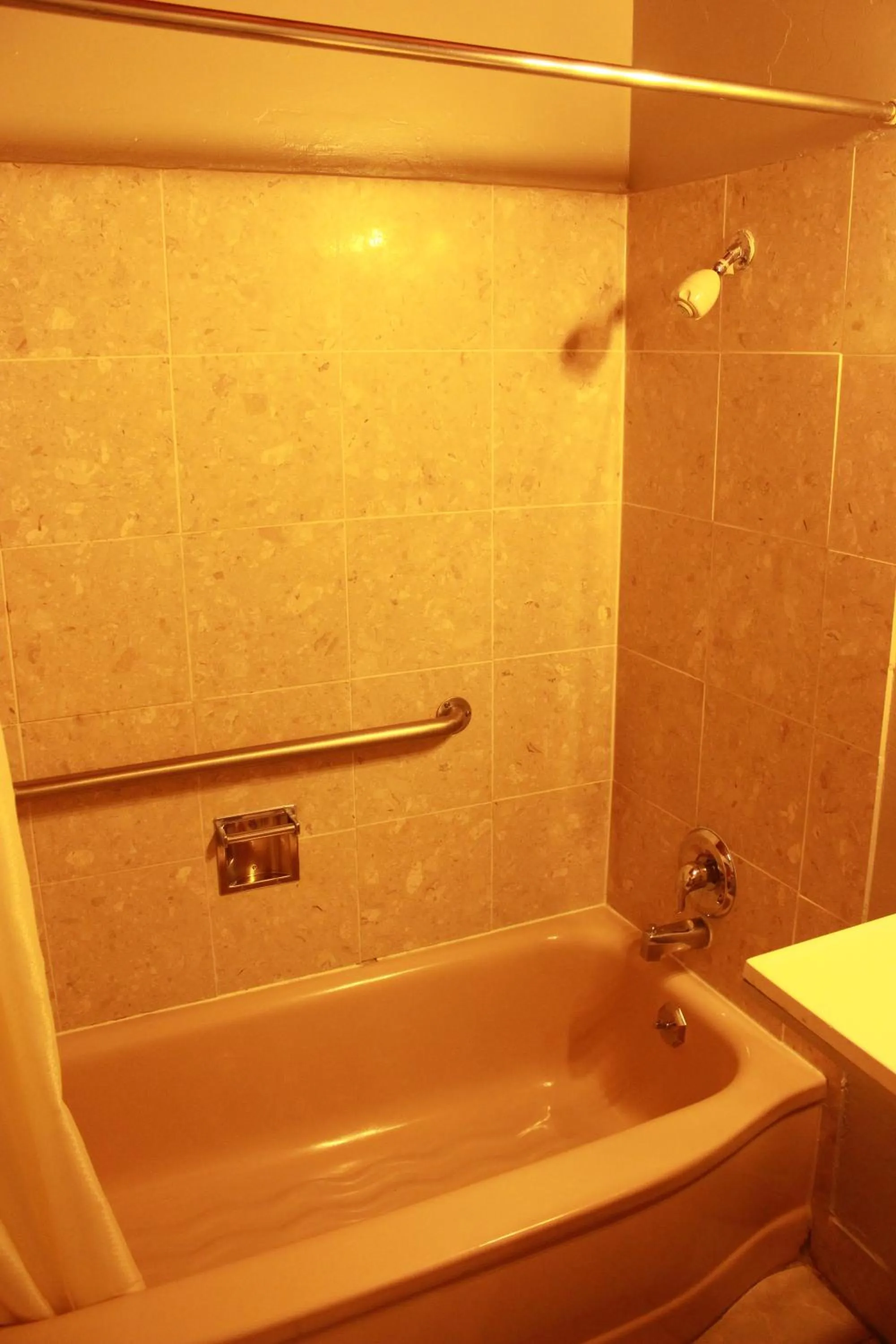 Shower in Budget Inn -Yreka
