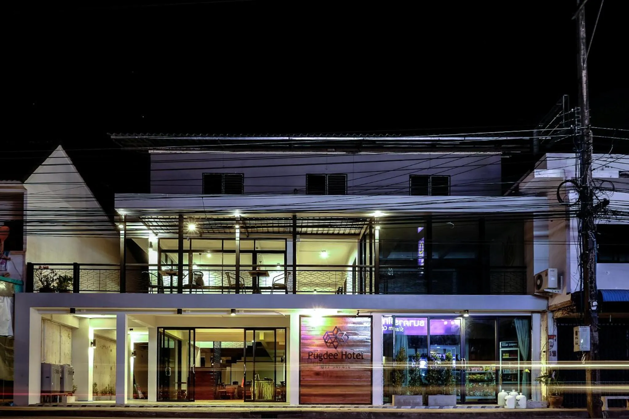 Facade/entrance in Pugdee Hotel