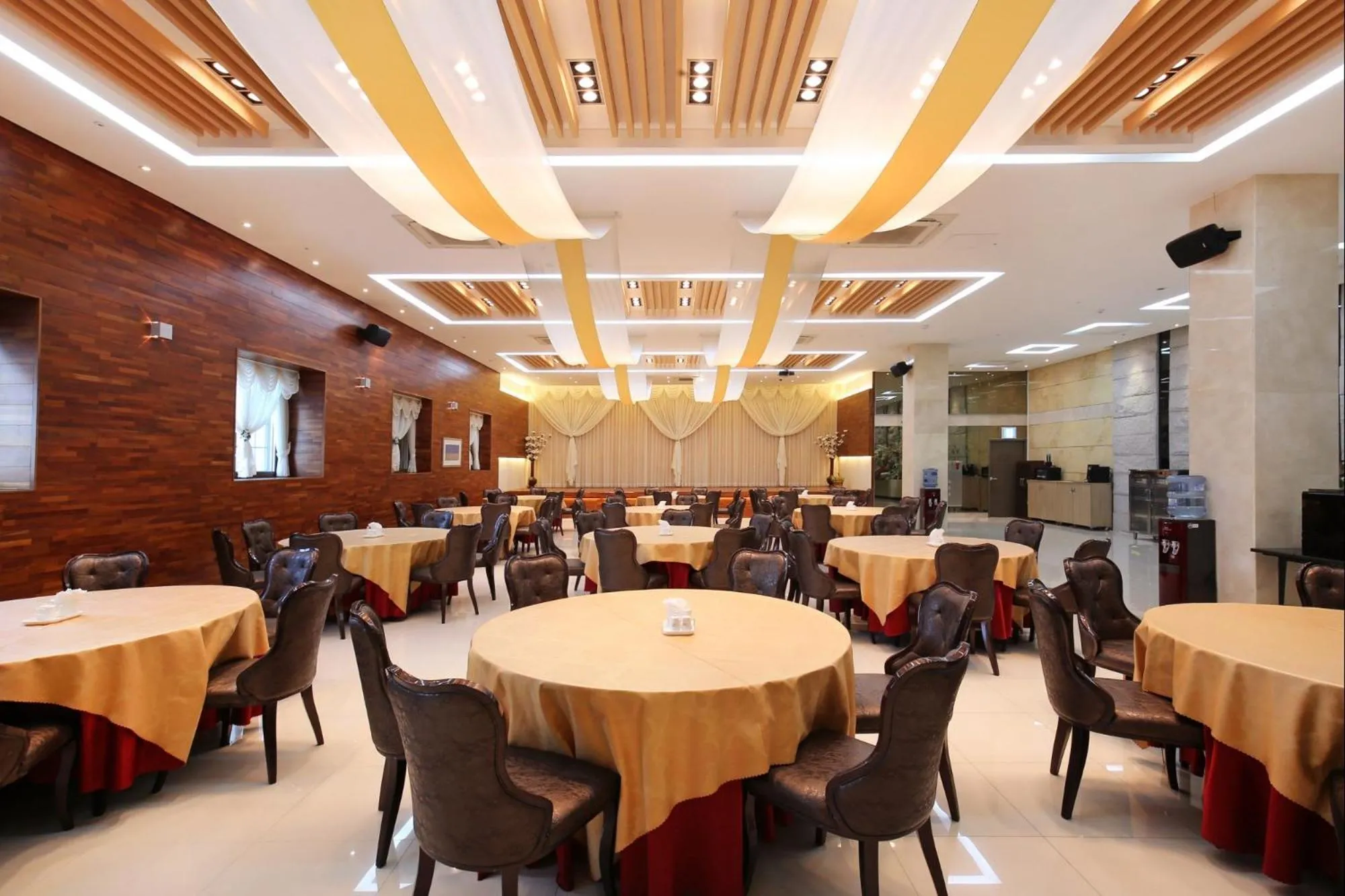 Restaurant/places to eat in Geoje Oasis Hotel