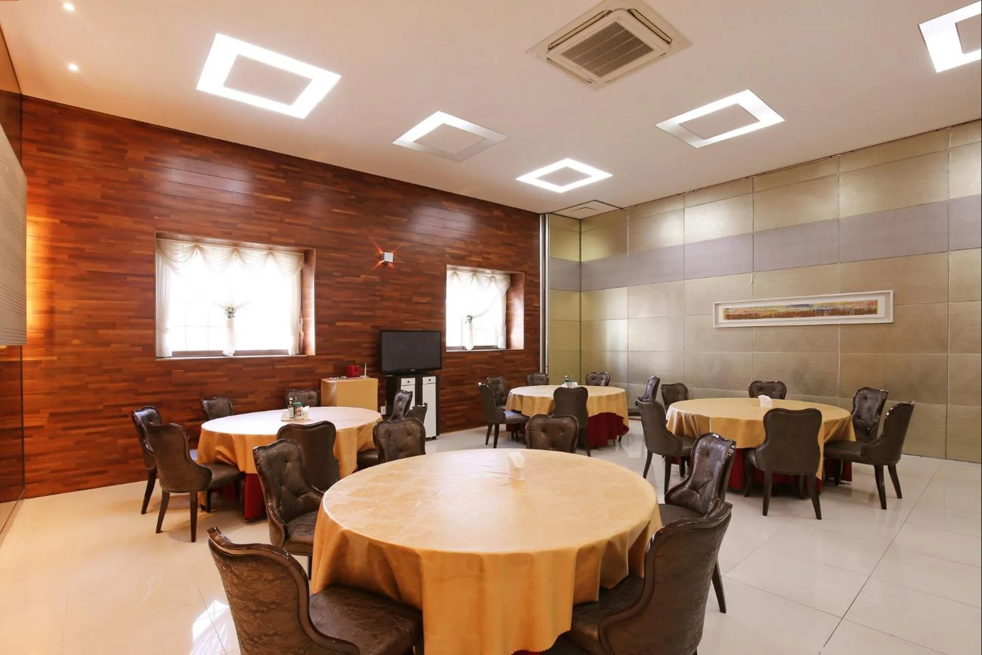 Restaurant/places to eat in Geoje Oasis Hotel