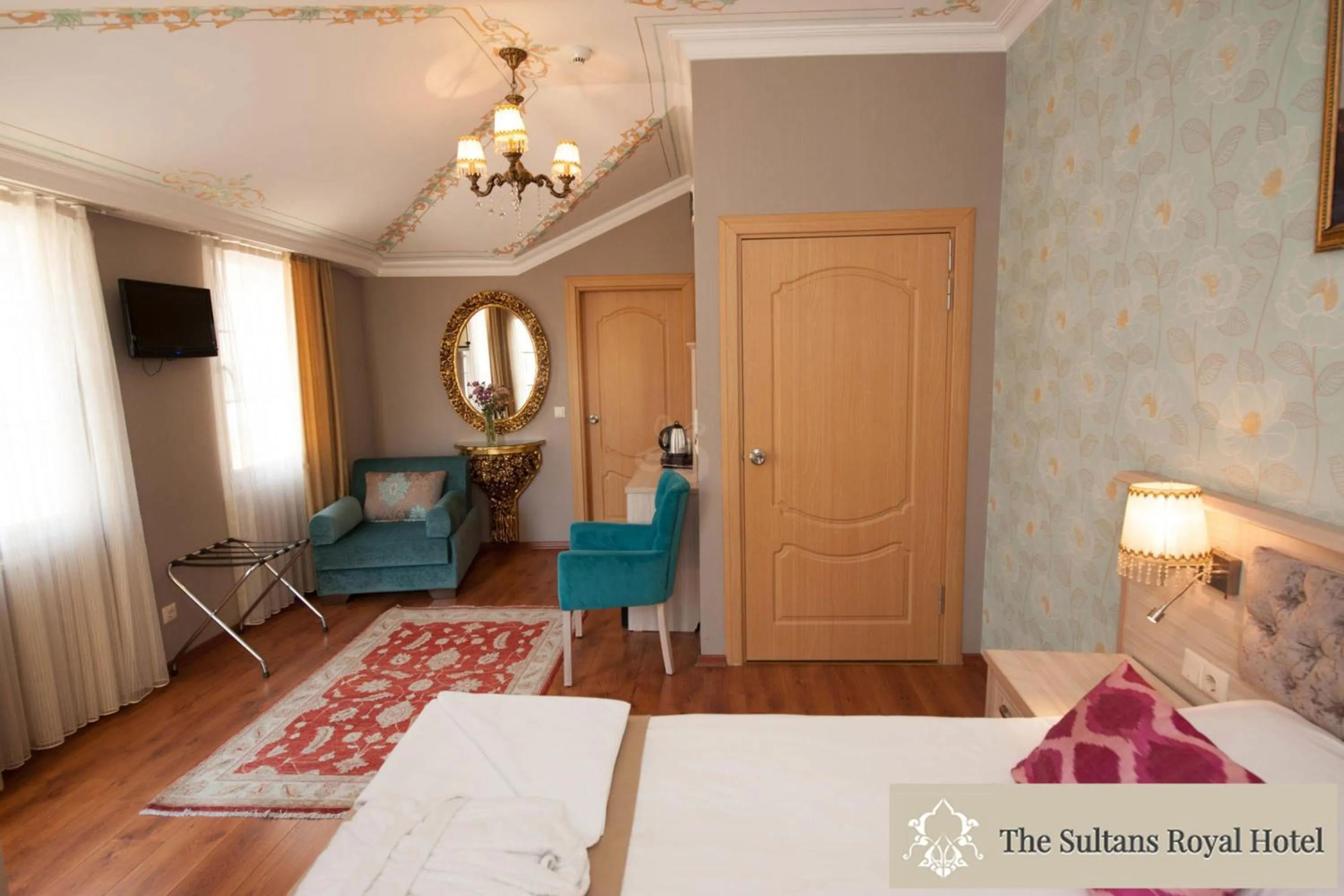 Living room, Bed in Sultans Royal Hotel