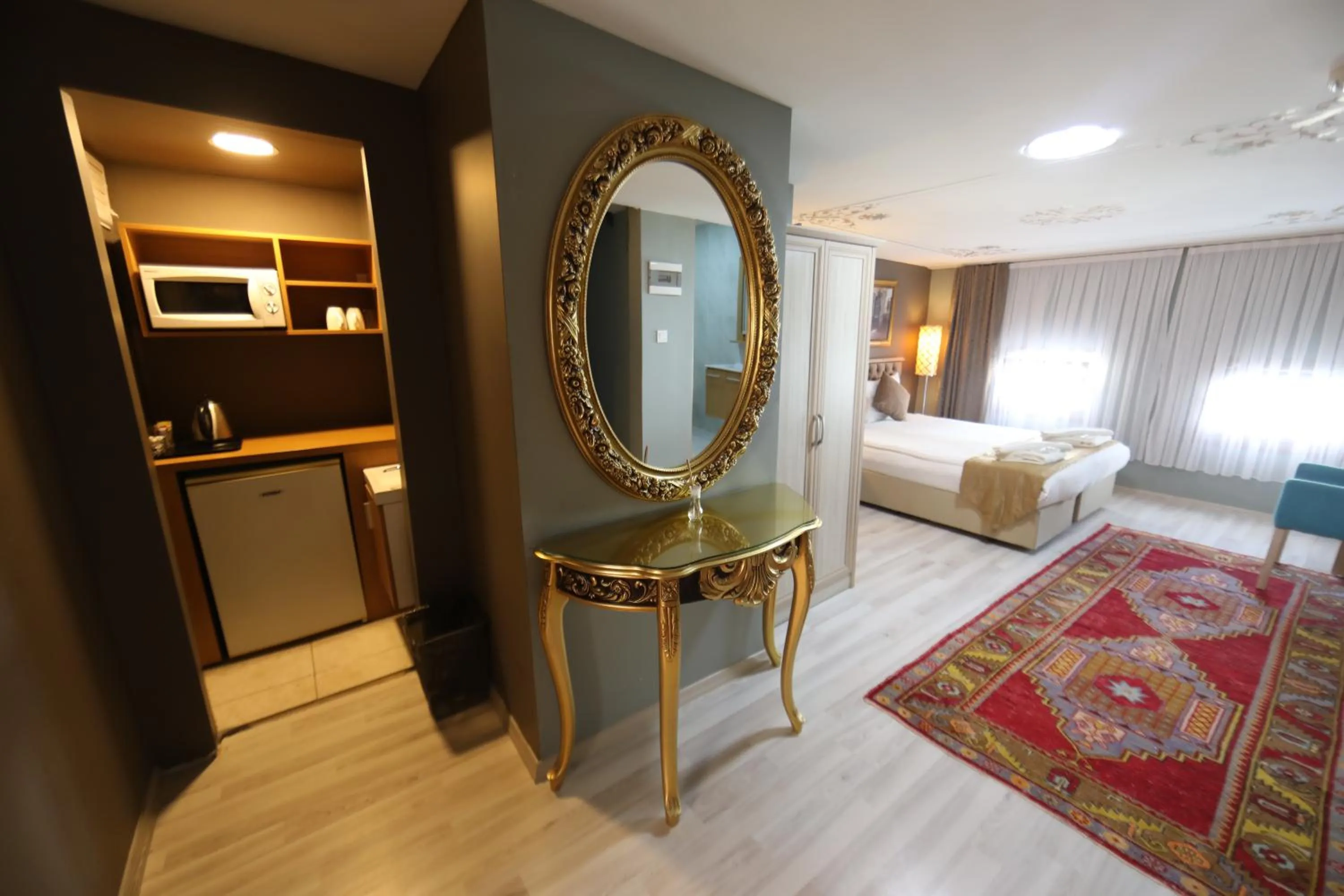 Bedroom, Bed in Sultans Royal Hotel